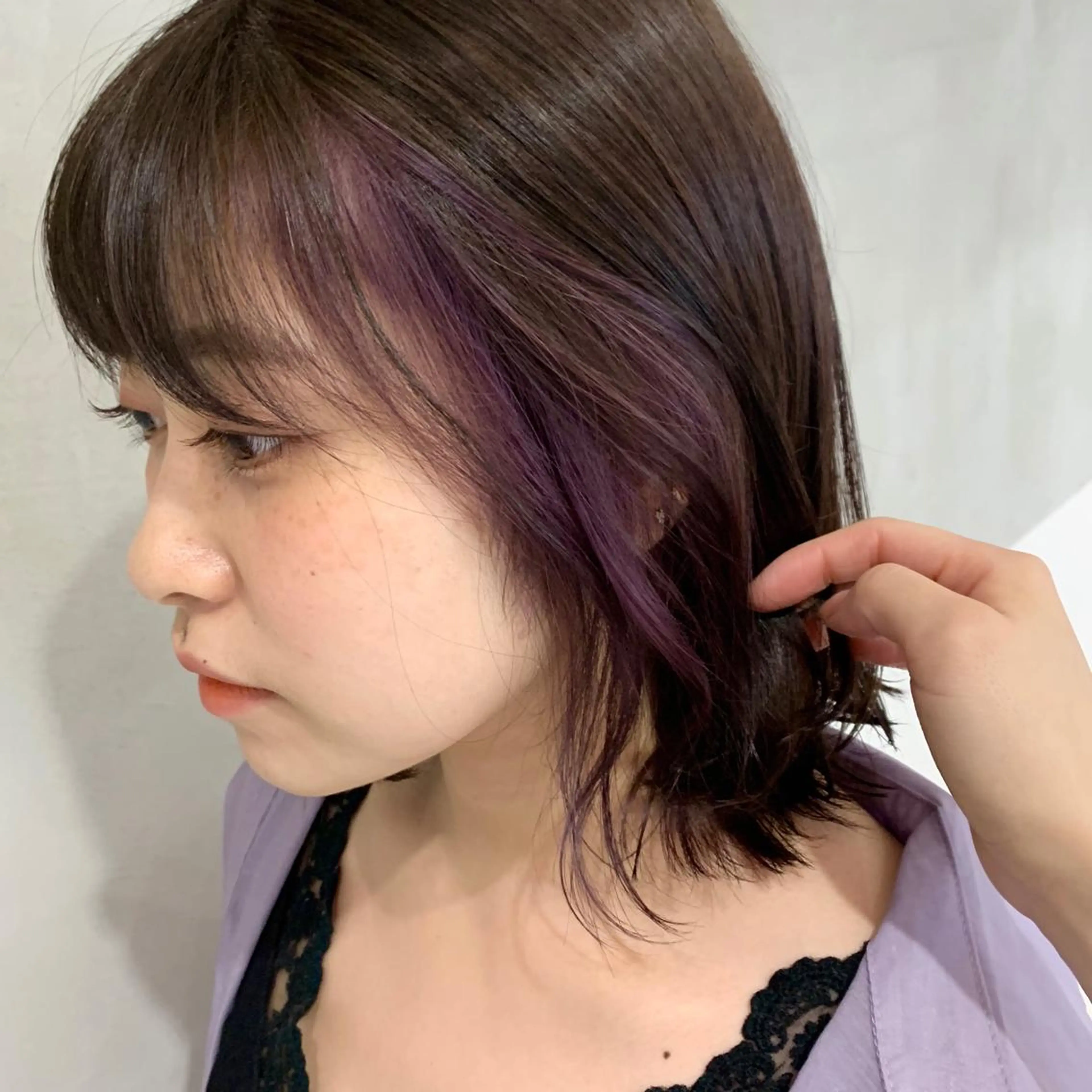 ショート カラー アッシュ グレージュ ラベンダーカラー minami🪷 暖色カラーのヘアスタイル