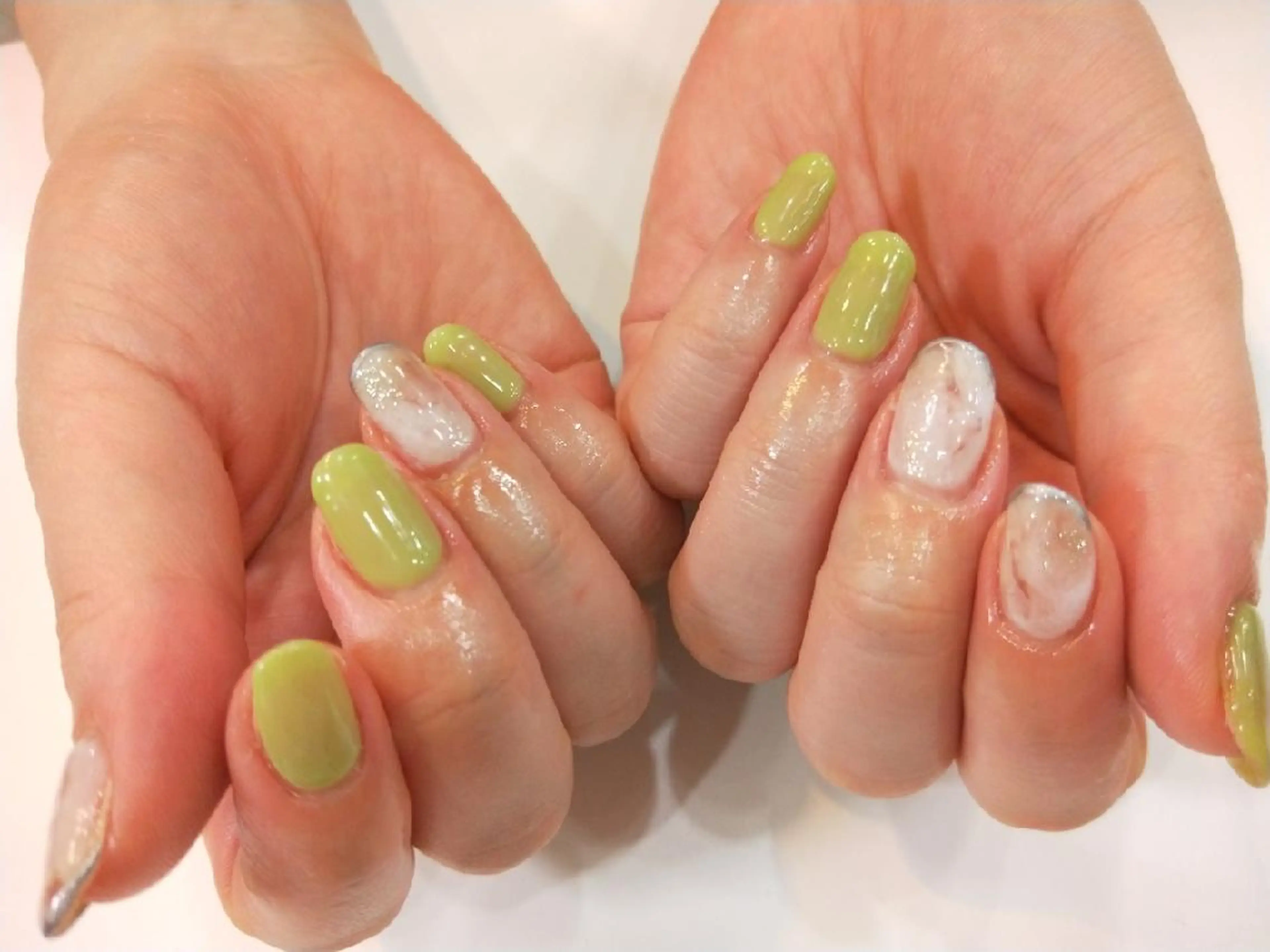 ネイル ハンドネイル ハンドケア はばすみれ🎀ﾈｲﾙ 光ﾌｪｲｼｬﾙ ﾍｱのネイルデザイン