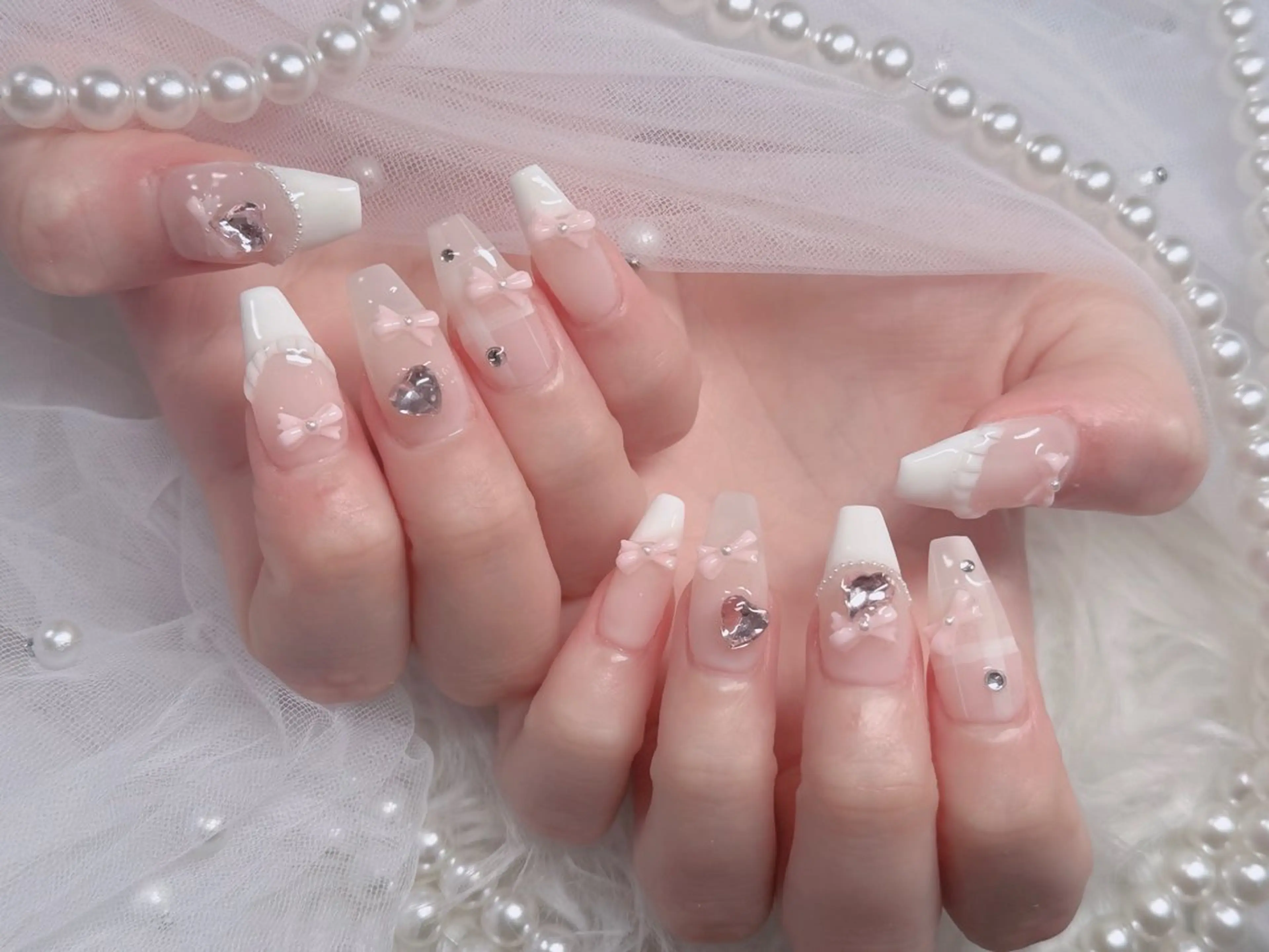 ネイル オーロラネイル フレンチネイル ジェルネイル ハロウィン キラキラネイル ハンドネイル H.baby Nail Salonのネイルデザイン
