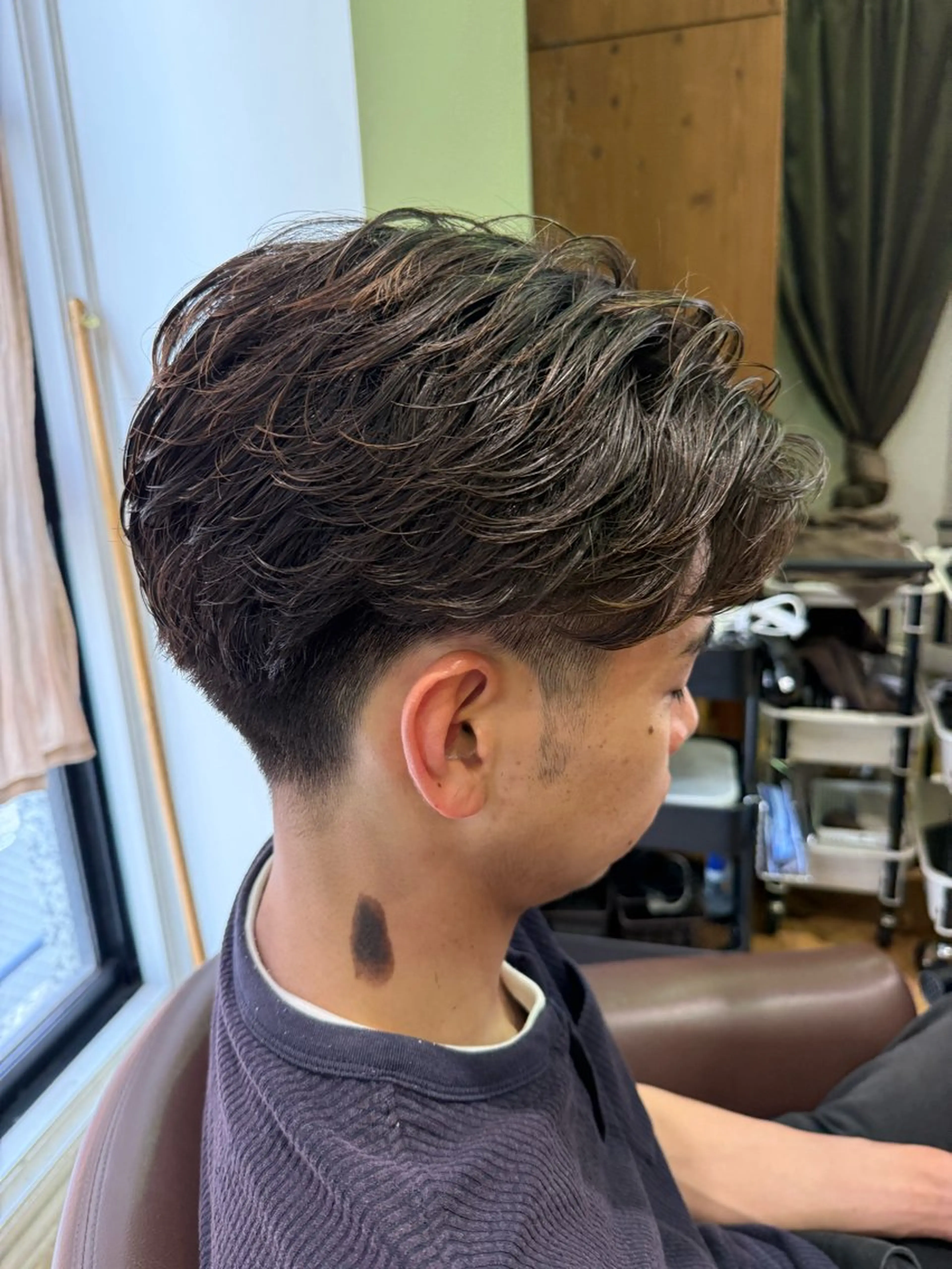 ショート パーマ メンズ メンズパーマ 刈り上げ ショートヘア 溝口 槙里也のヘアスタイル