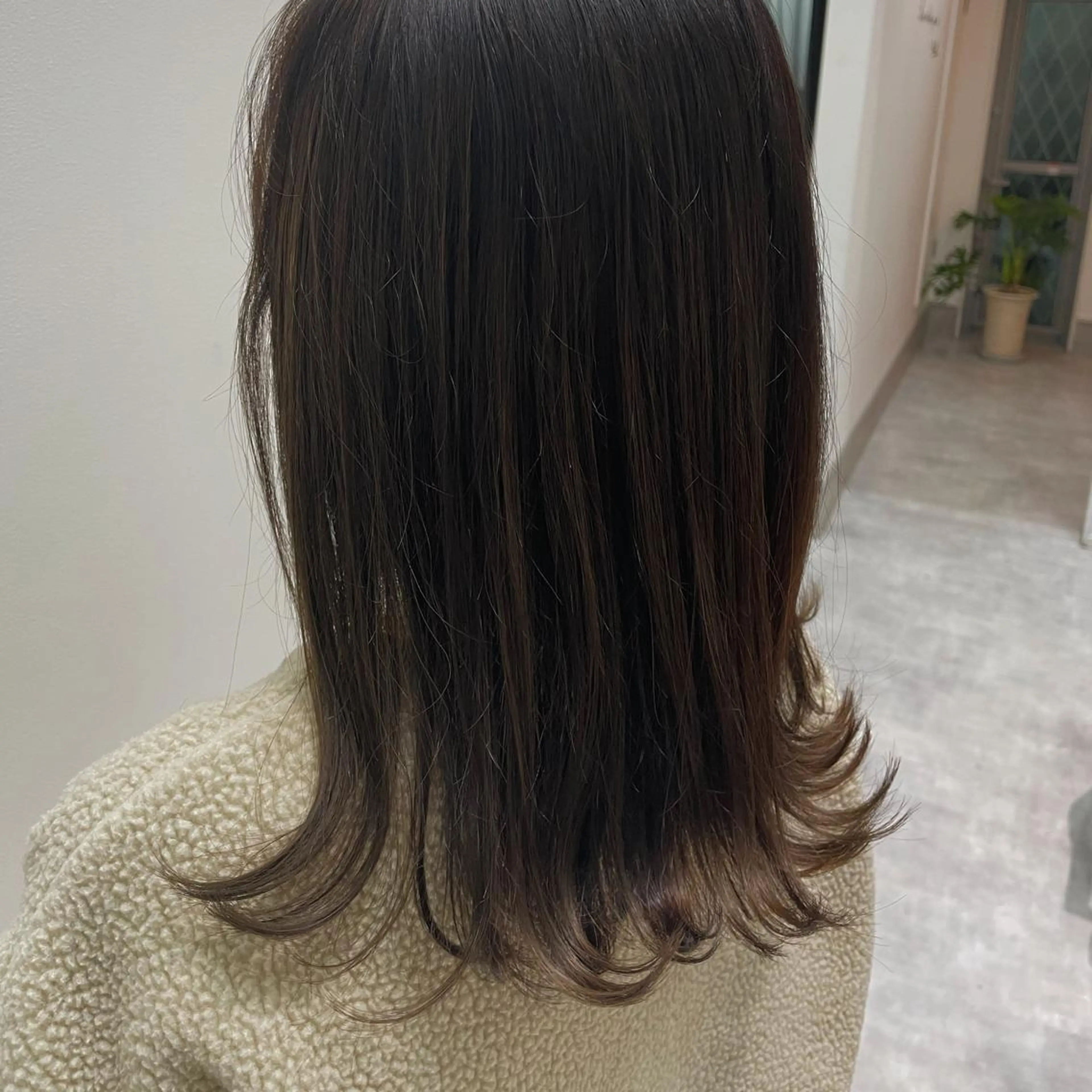 セミロング カラー 明石 歩樹のヘアスタイル