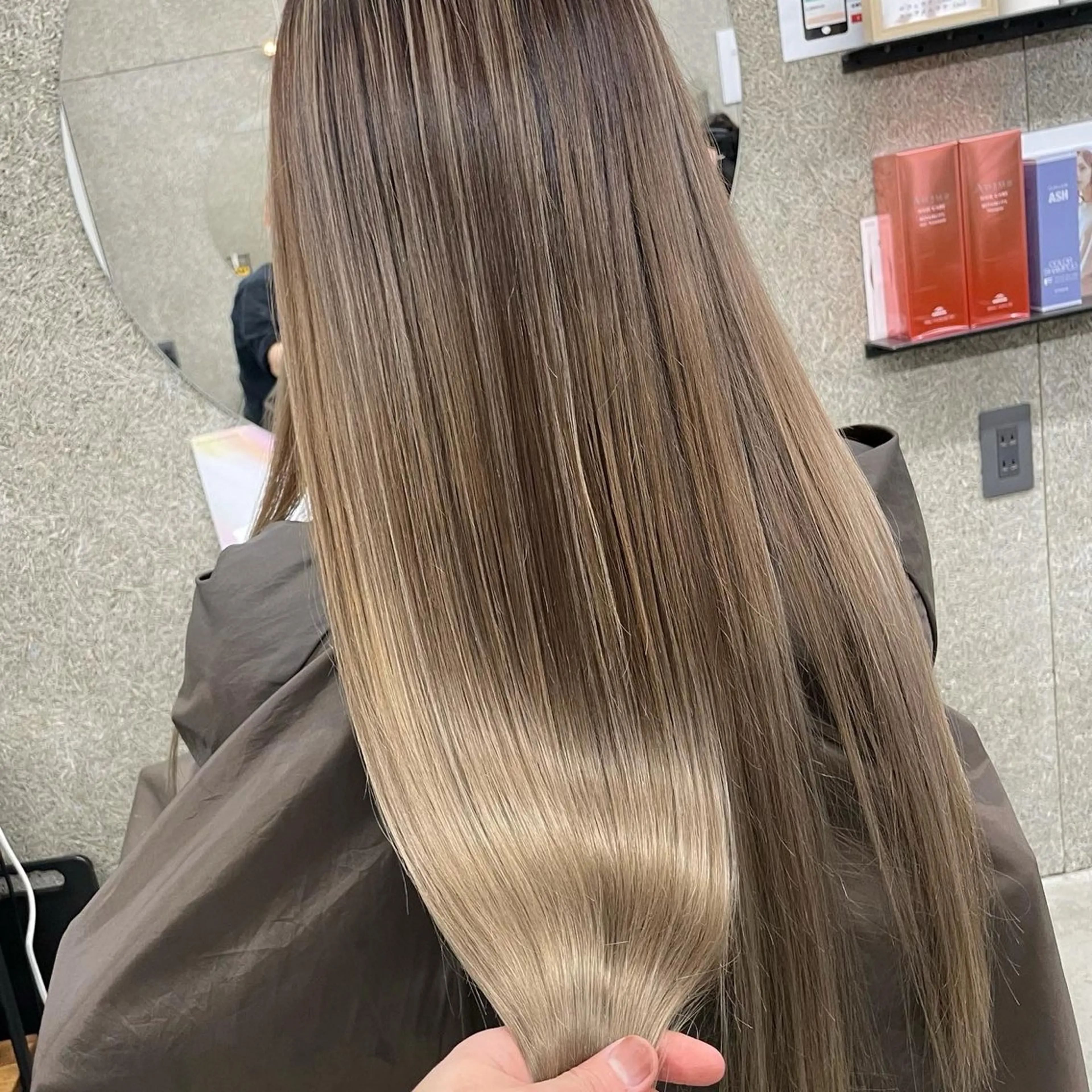 ロング カラー トリートメント 酸熱トリートメント トリートメント Lull1人美容室 バレイヤージュのヘアスタイル