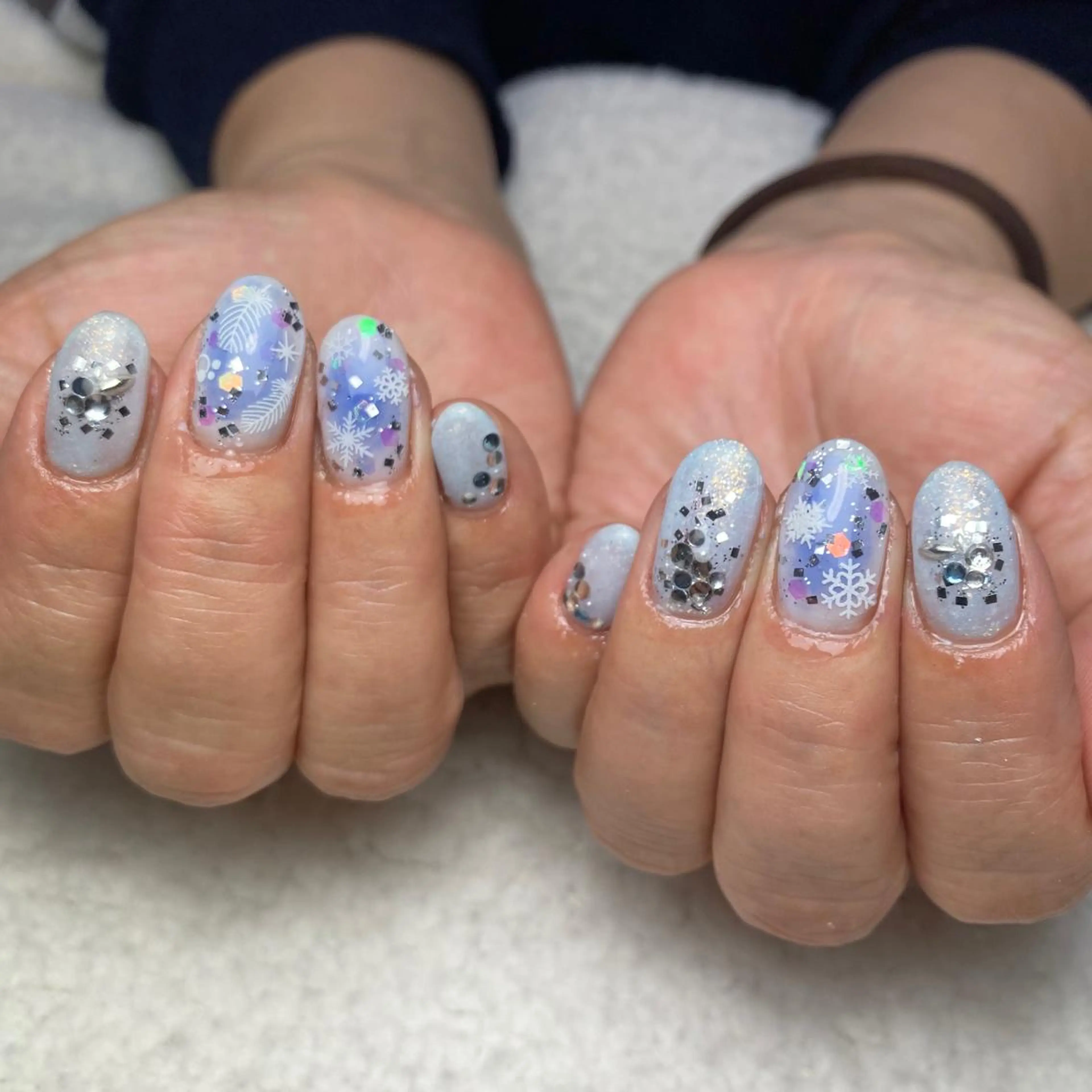 ネイル ブルー キラキラネイル 冬ネイル ハンドネイル COCO +のエステ・リラクイメージ