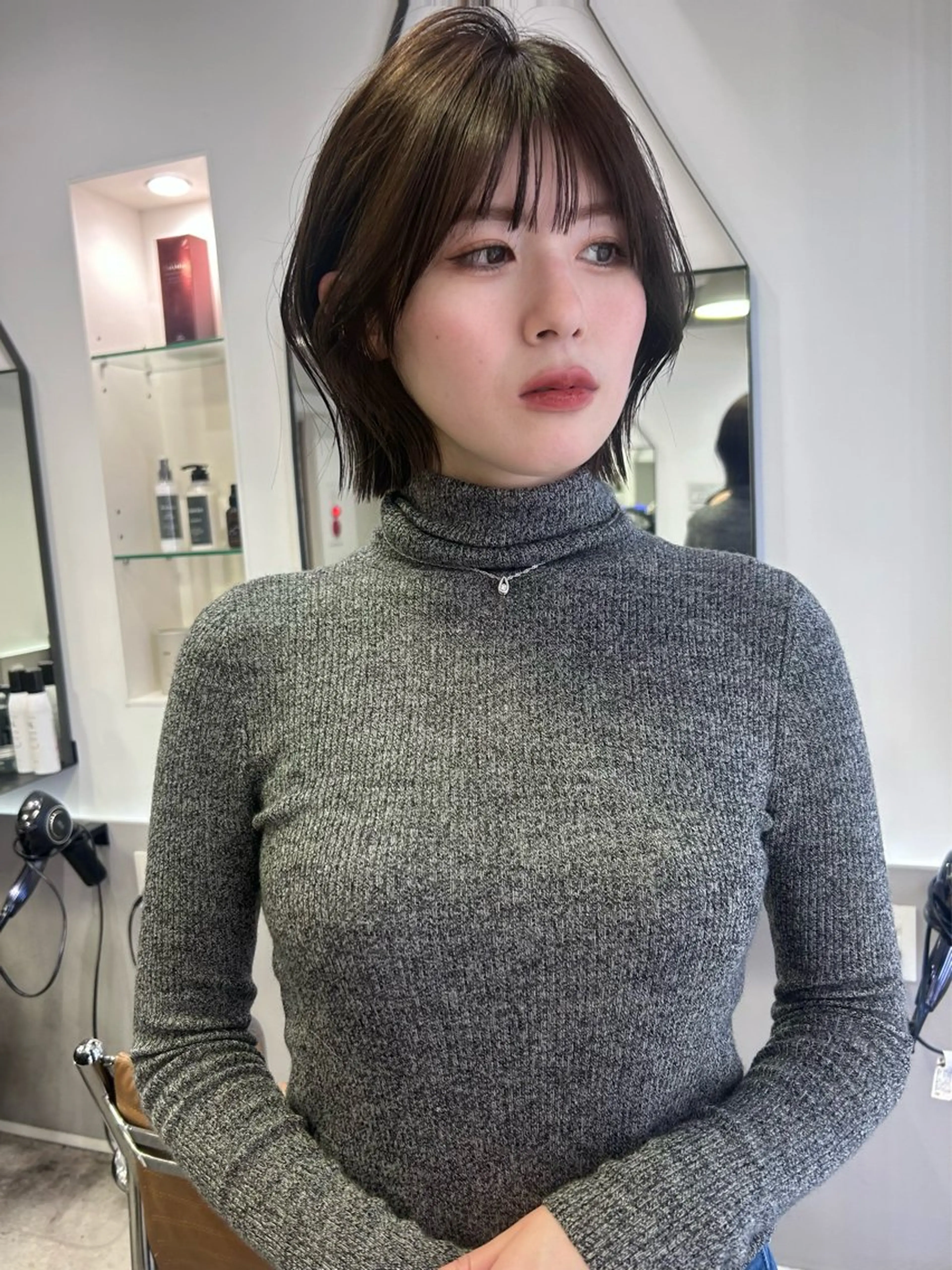 ミディアム カット 透明感カラー 莉々子のヘアスタイル