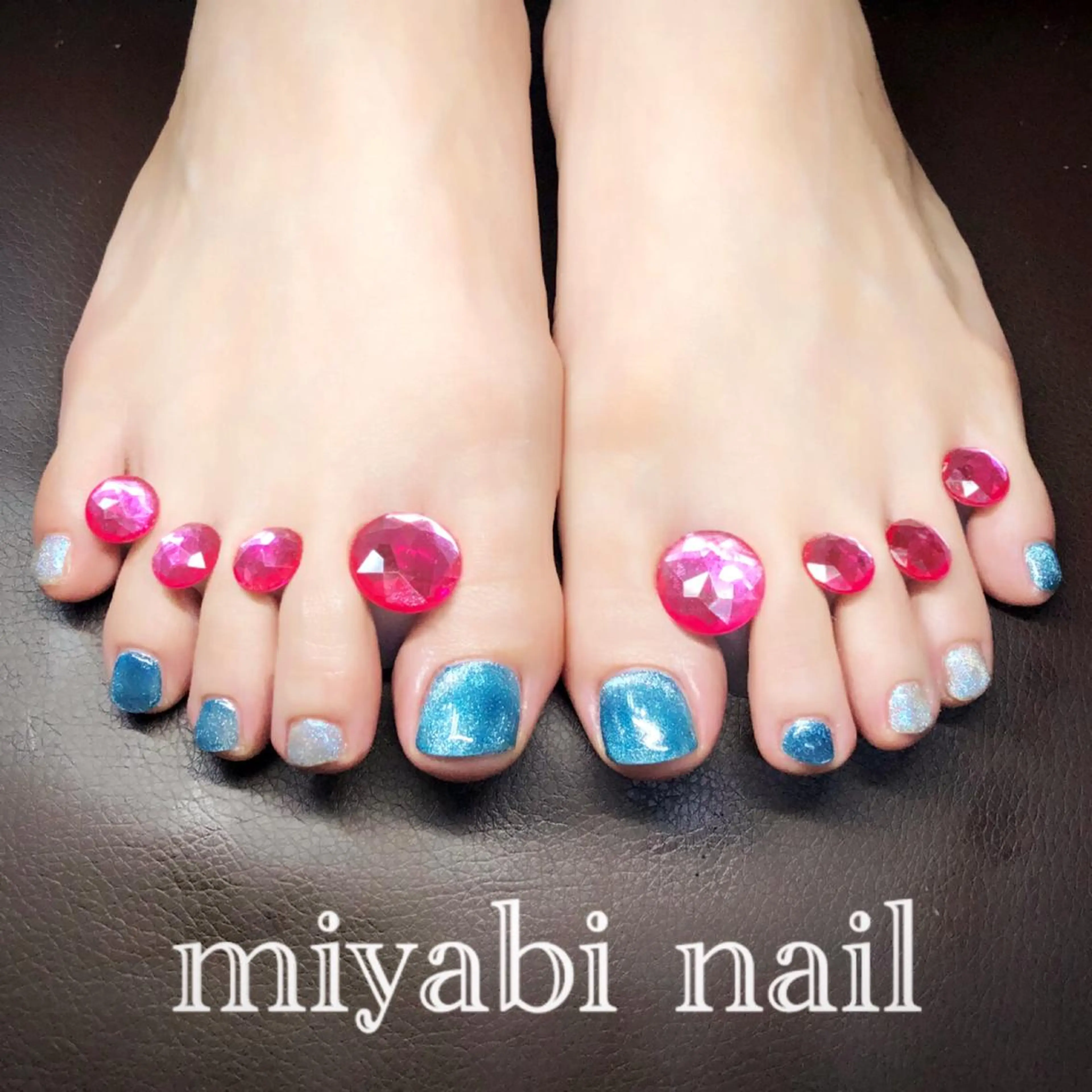 ネイル ブルー フットネイル ジェルネイル キラキラネイル マグネットネイル フットネイル miyabi nail 桂川駅近くのネイルデザイン