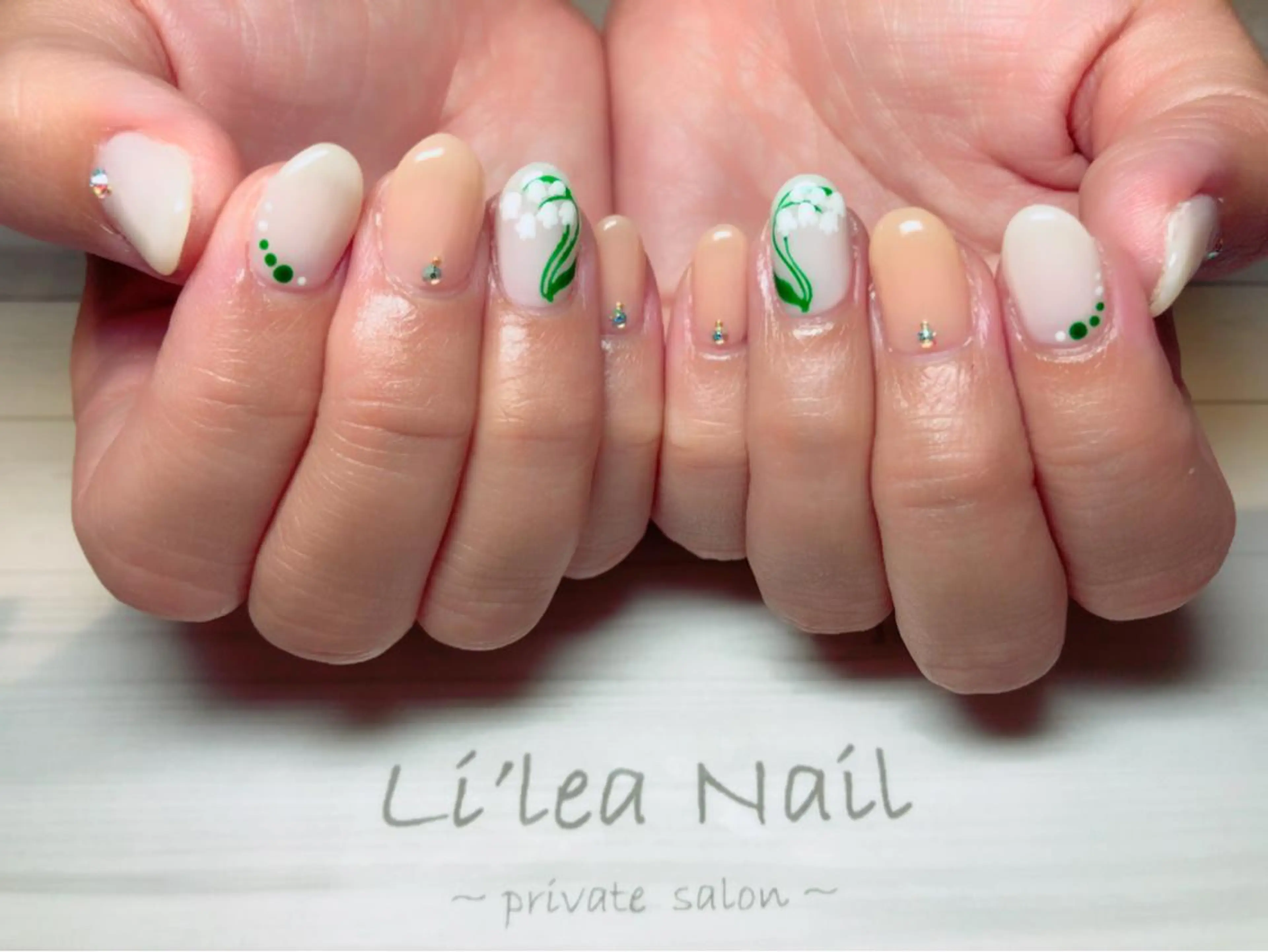 ネイル Li'leaNail AINAのネイルデザイン