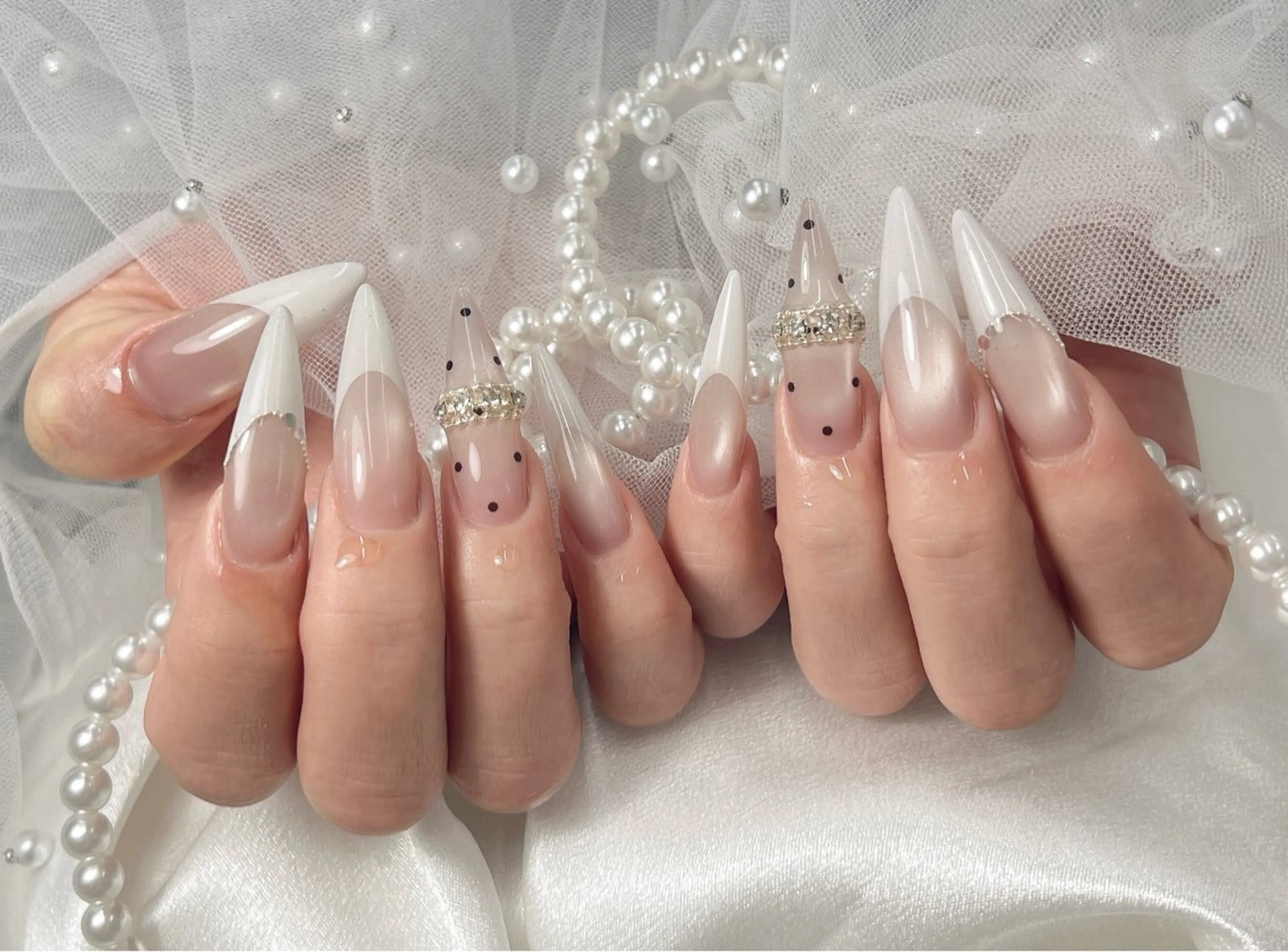 ネイル ドット フレンチネイル ハンドネイル bijou nails　蓮のネイルデザイン