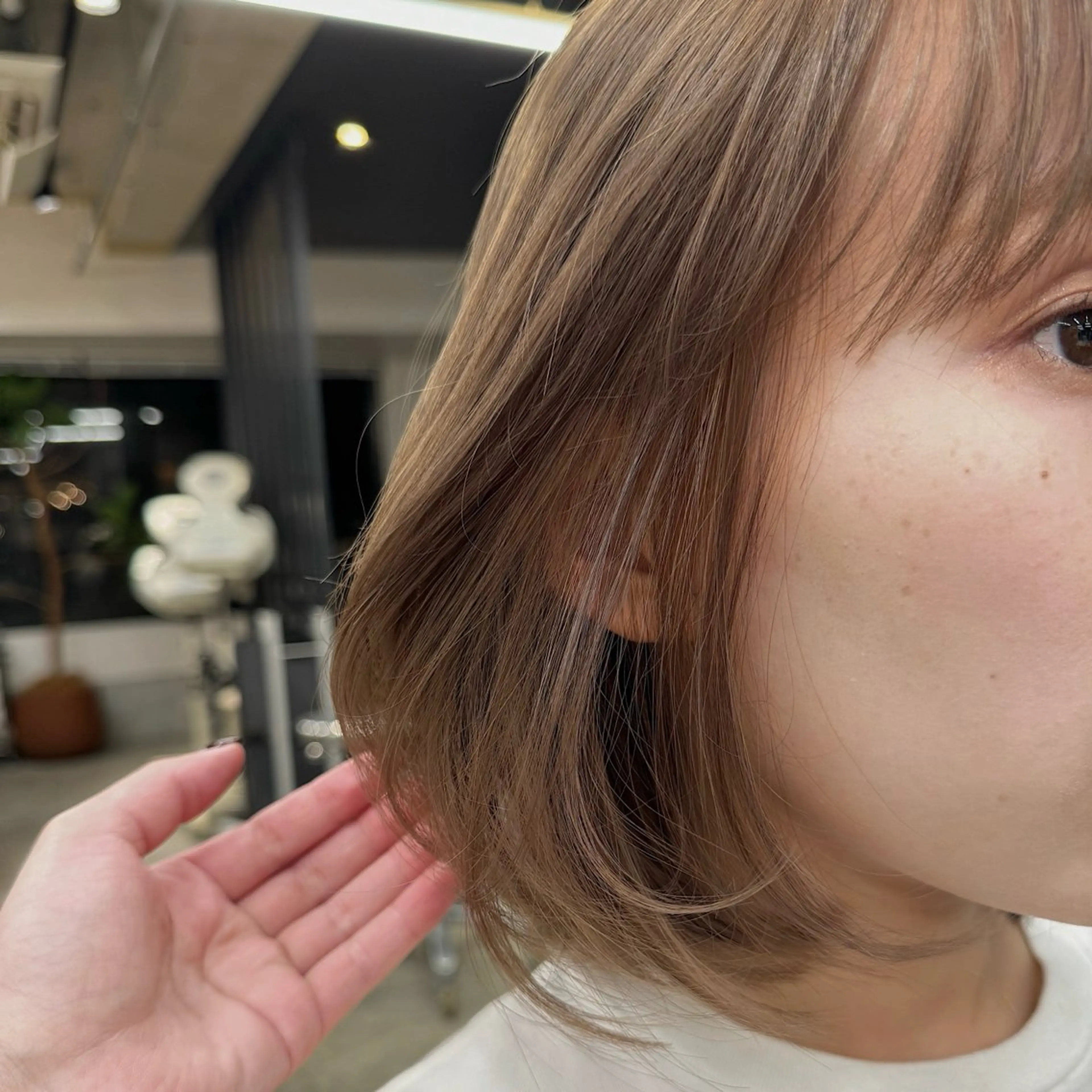 ミディアム カラー ヘアアレンジ ベージュカラー ブリーチ カット ヘアカラー 🌐サトウ リョウ🌐のヘアスタイル