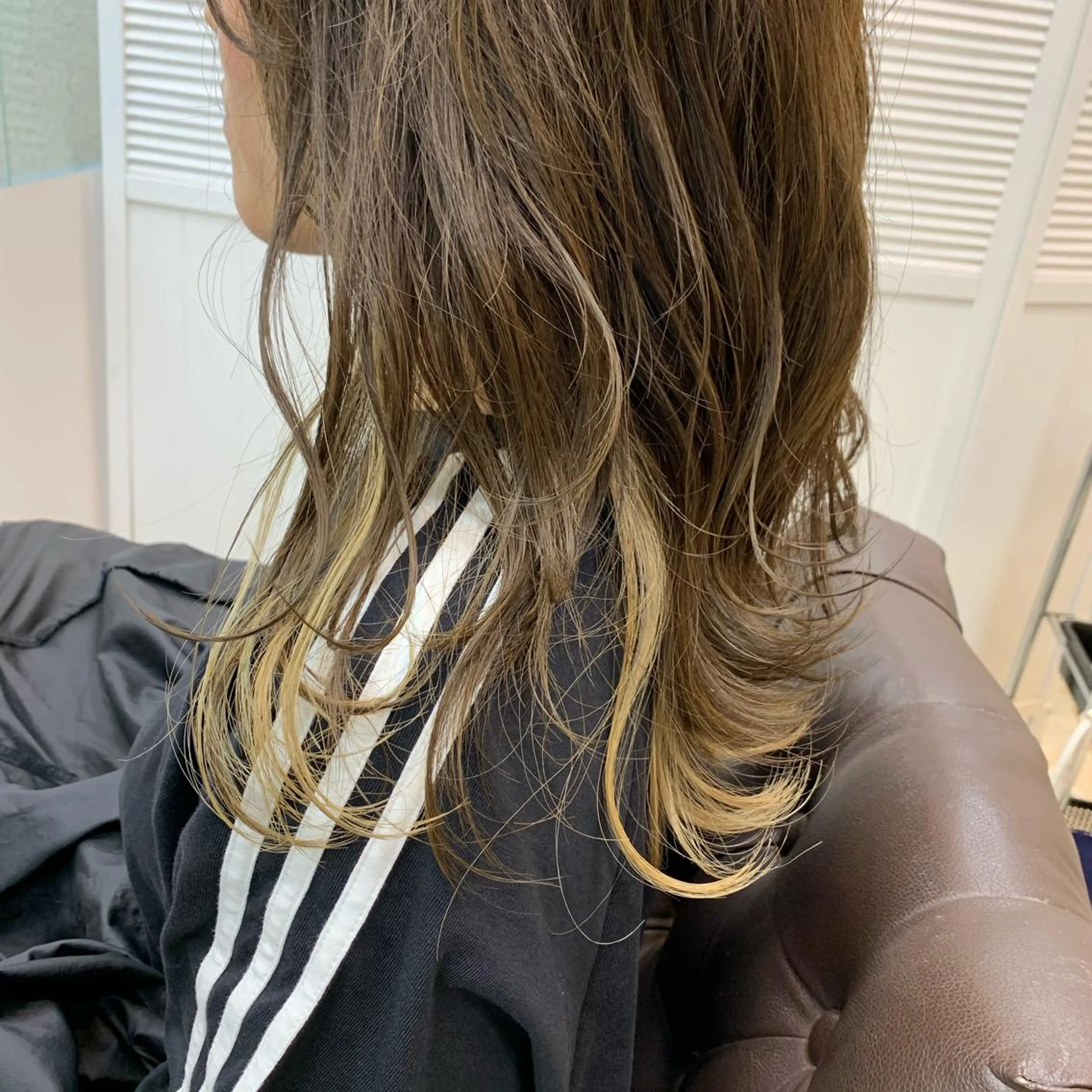 セミロング カラー インナーカラー レイヤーカット カット ヘアカラー トリートメント ヘアセット メンズサロン ANSWERのヘアスタイル