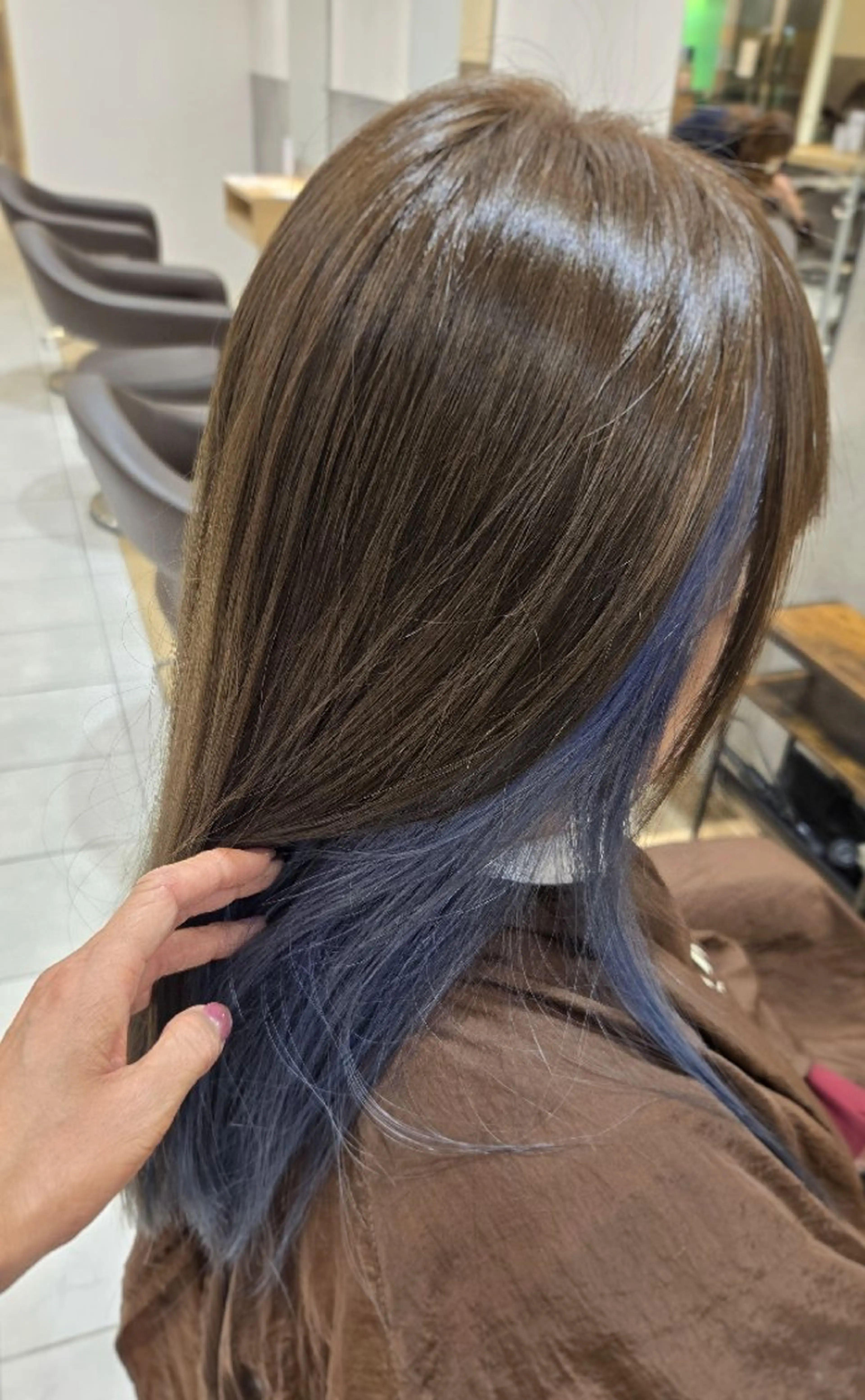 カラー ブルーカラー インナーカラー ヘアカラー あいだ🐼ミニモ 4月限定クーポン配信のヘアスタイル