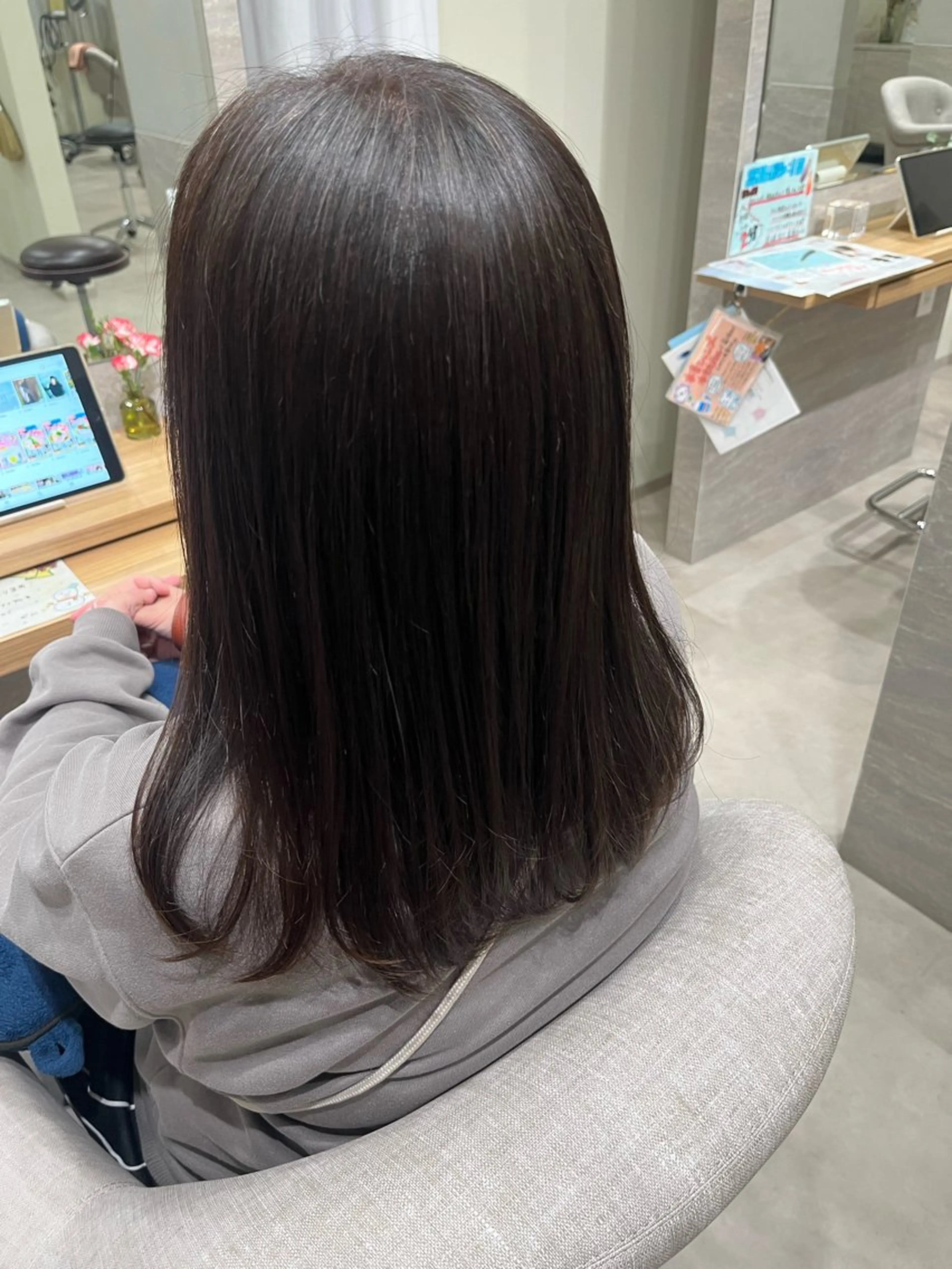 セミロング pollen moekaのヘアスタイル