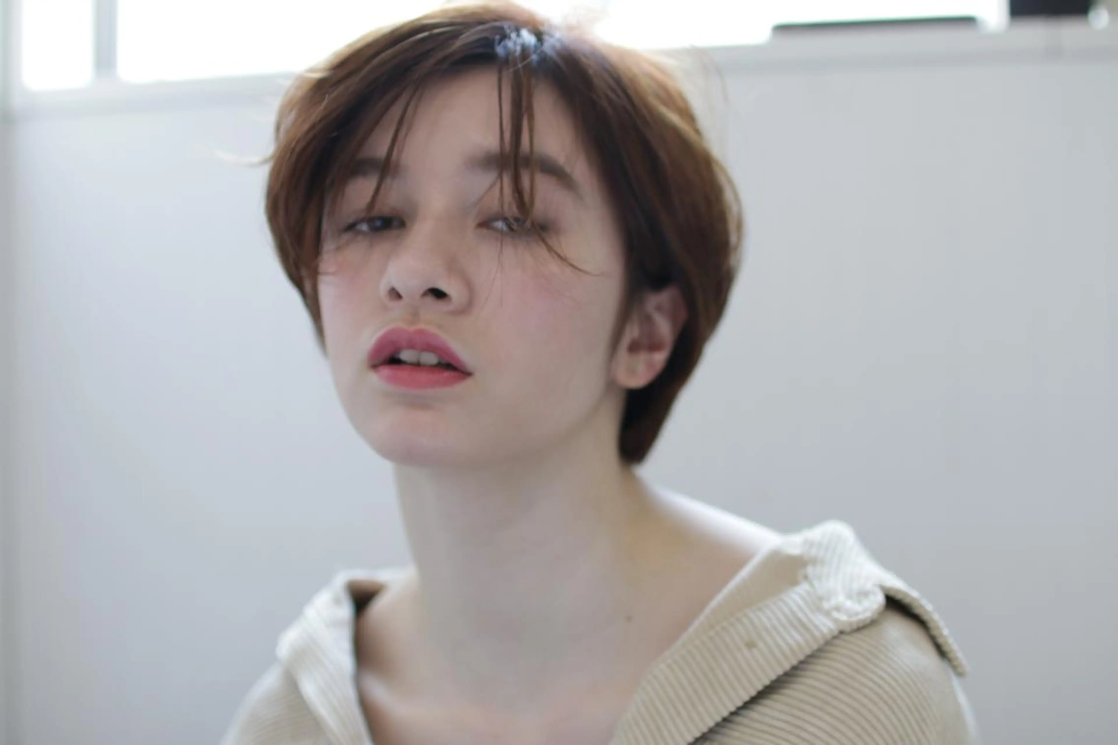 ショート カラー 鍵山 千秋のヘアスタイル