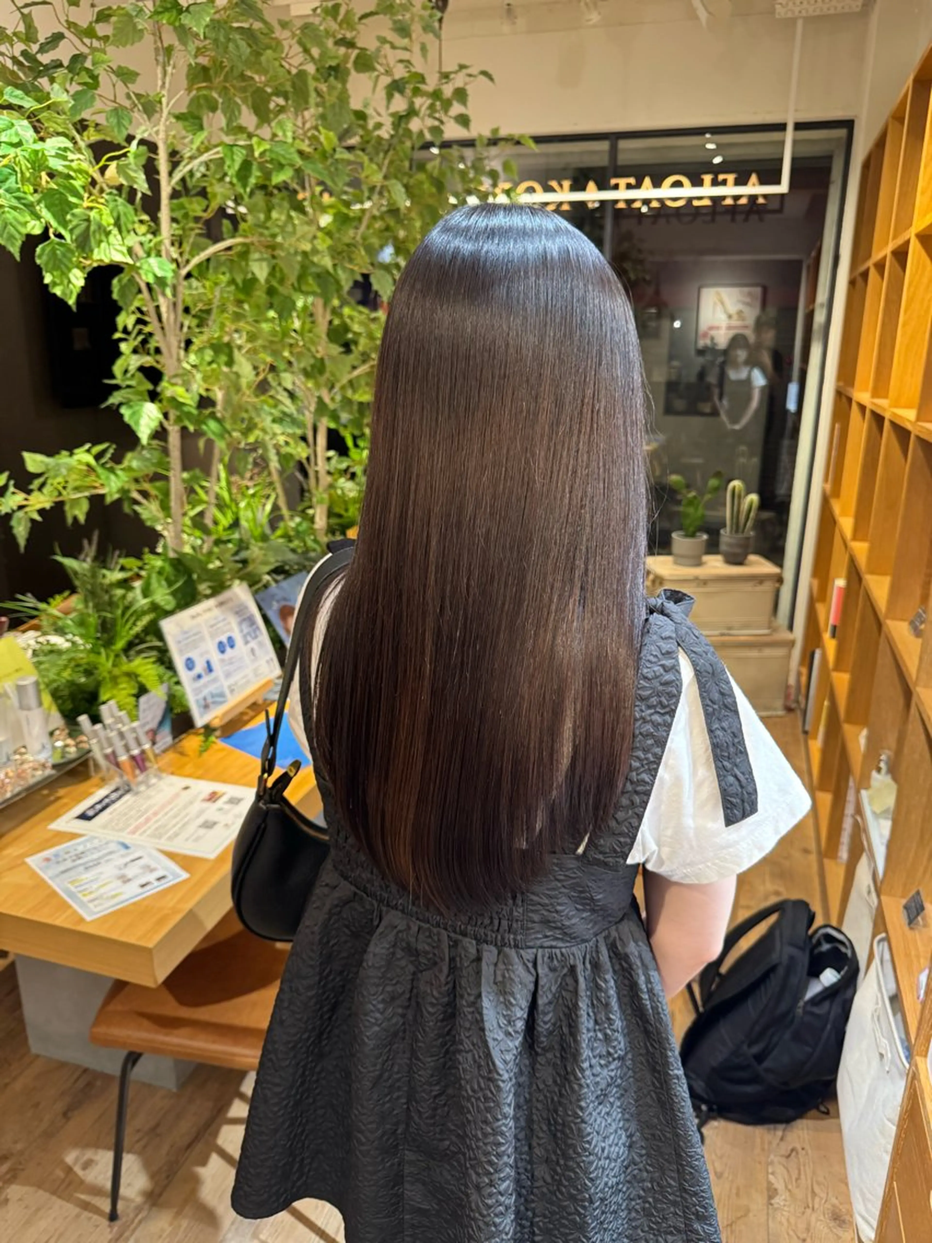 セミロング ヘアカラー トリートメント afloatkobe所属・美髪/髪質改善 川口凌弥のヘアスタイル