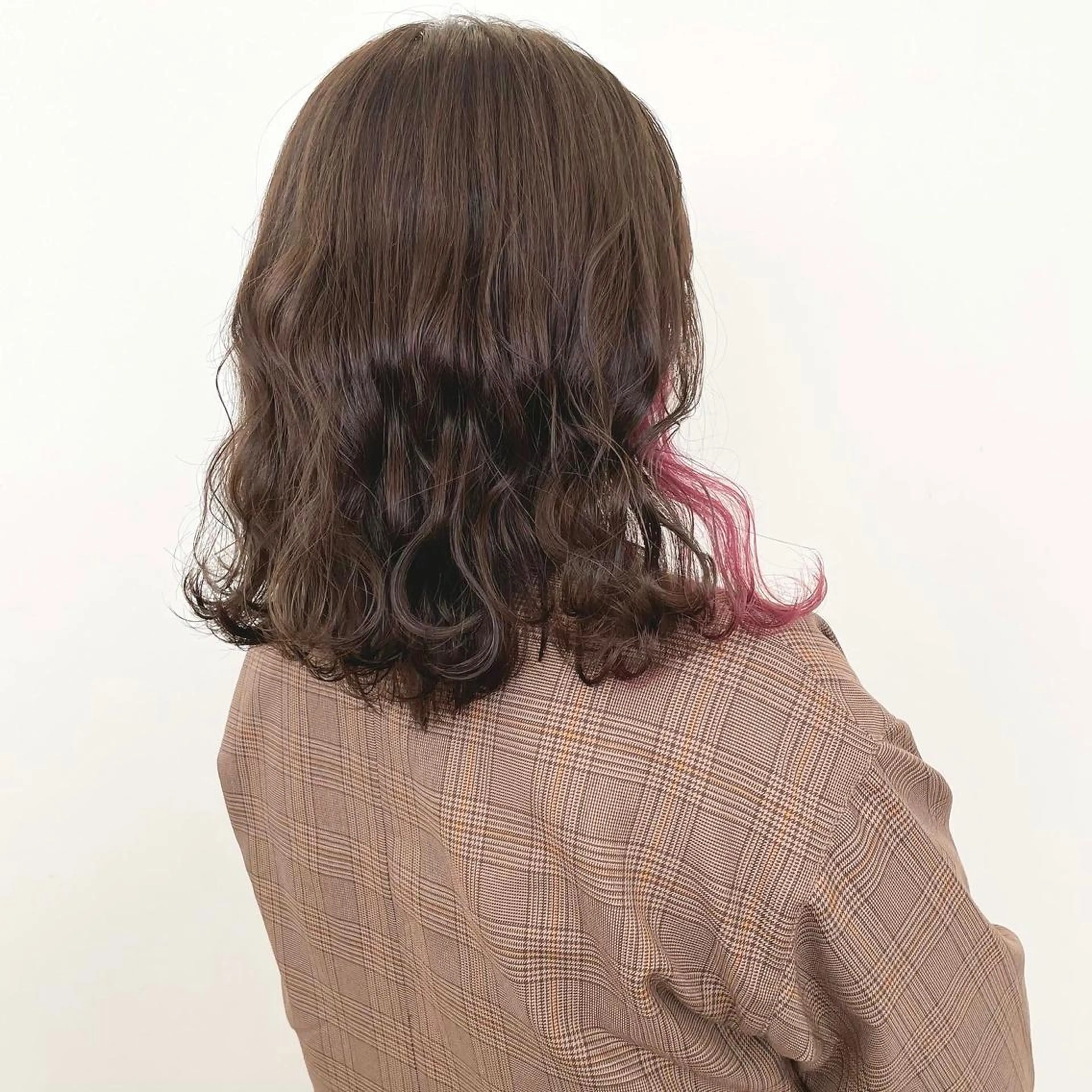 ミディアム カラー ヘアアレンジ ブリーチ ピンクカラー Sana/ 耳ツボ/インナーのヘアスタイル