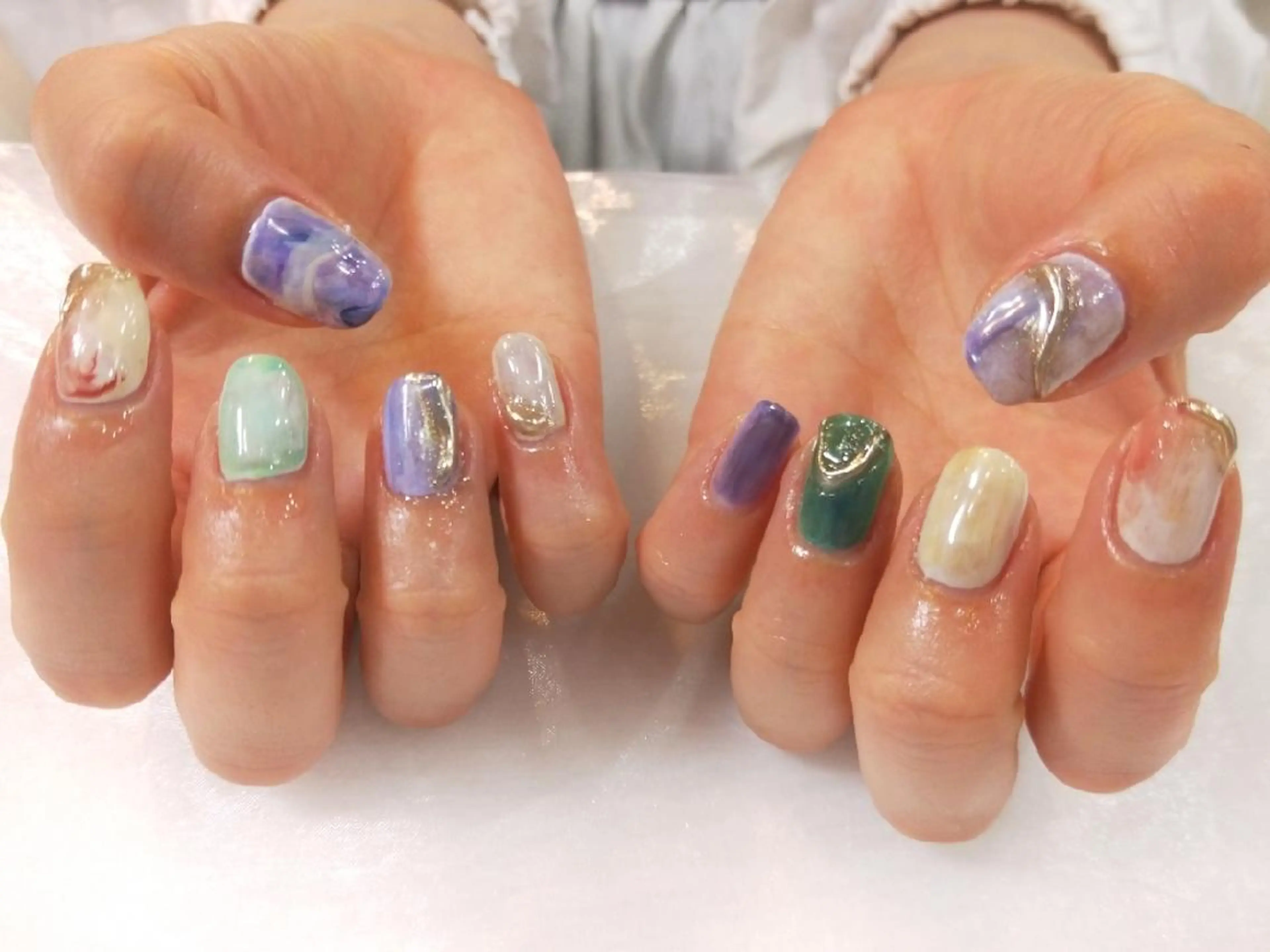 ネイル ハンドネイル ハンドケア R'well所属・はばすみれ🎀ﾈｲﾙ 光ﾌｪｲｼｬﾙ ﾍｱのネイルデザイン