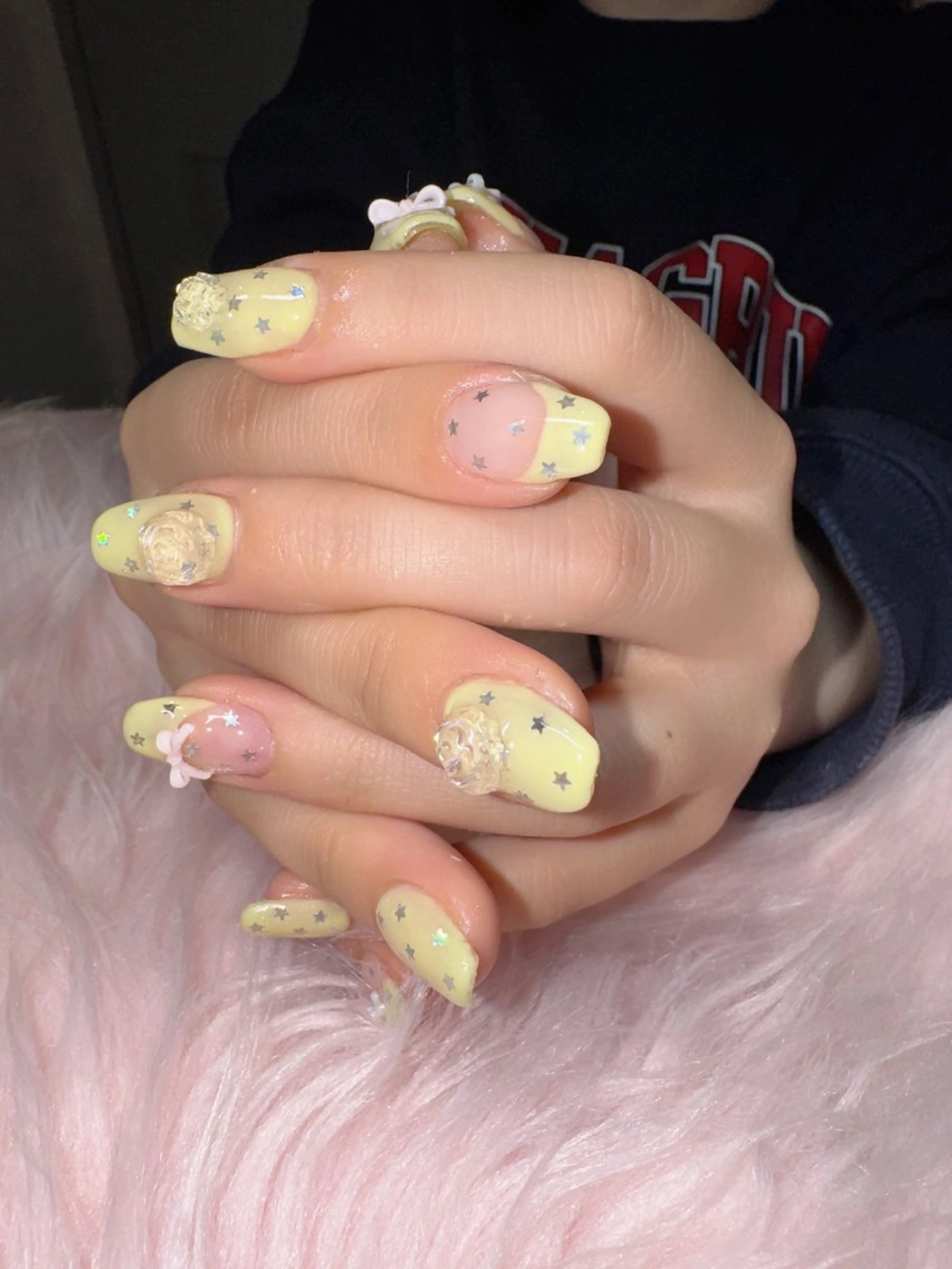ネイル 黄色 ハンドネイル RIEKO🍒 ワンホン♡推しネイルのネイルデザイン