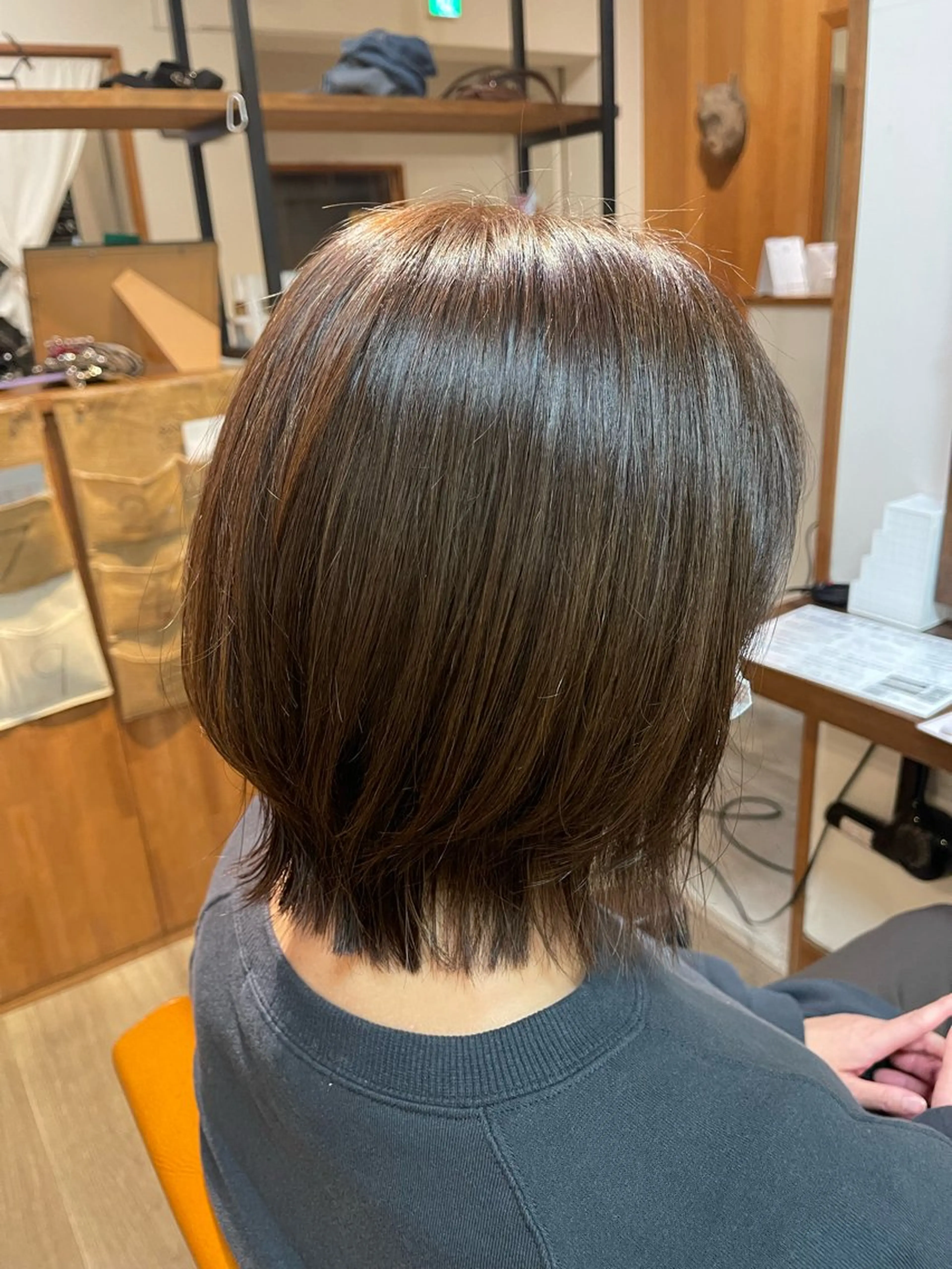 ミディアム ボブレイヤー ボブ レイヤーカット カット ヘアカラー トリートメント chill out 甲斐千尋のヘアスタイル