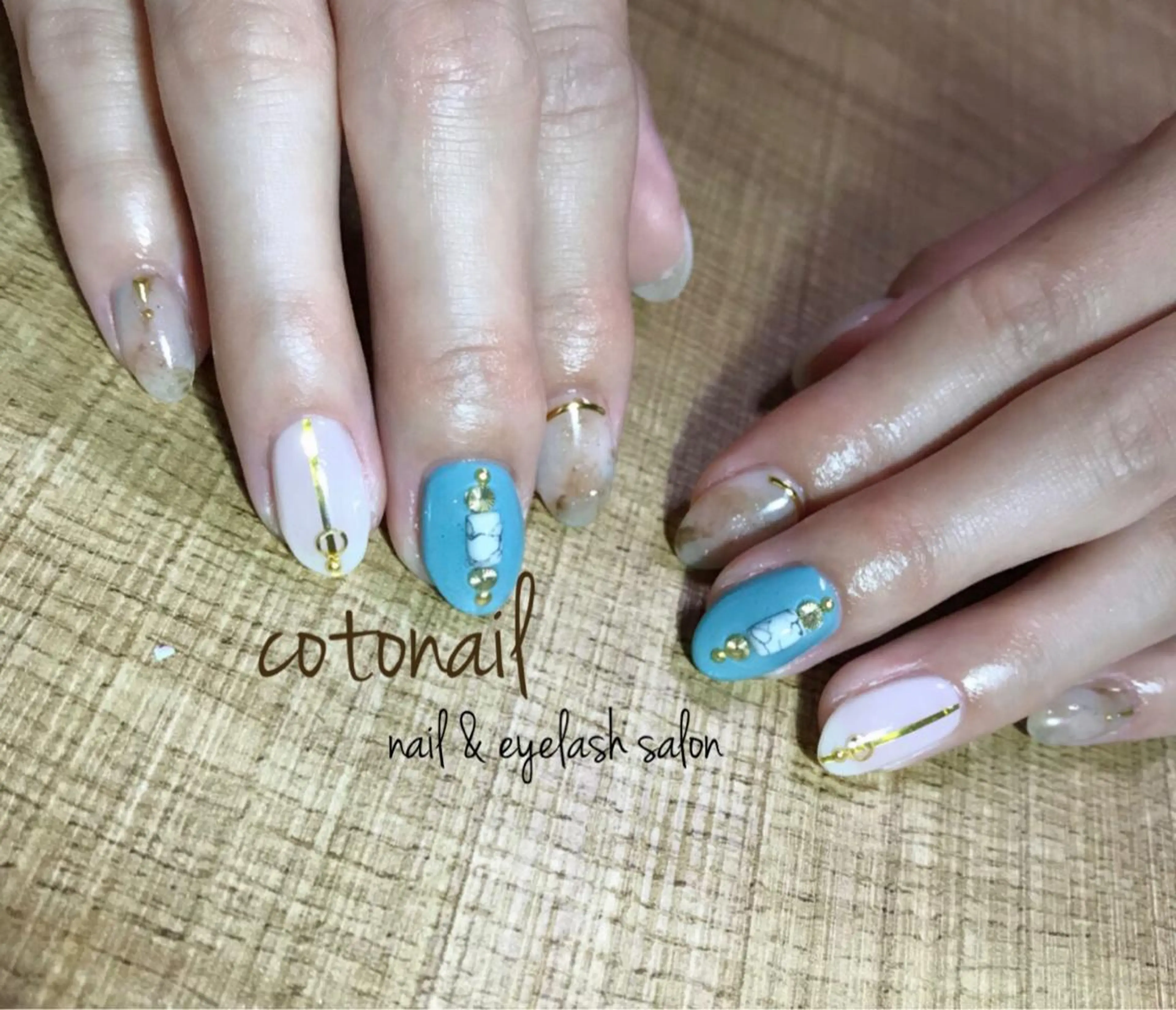 ミディアム ネイル アートネイル ハンドネイル ツメトマツゲ .のネイルデザイン