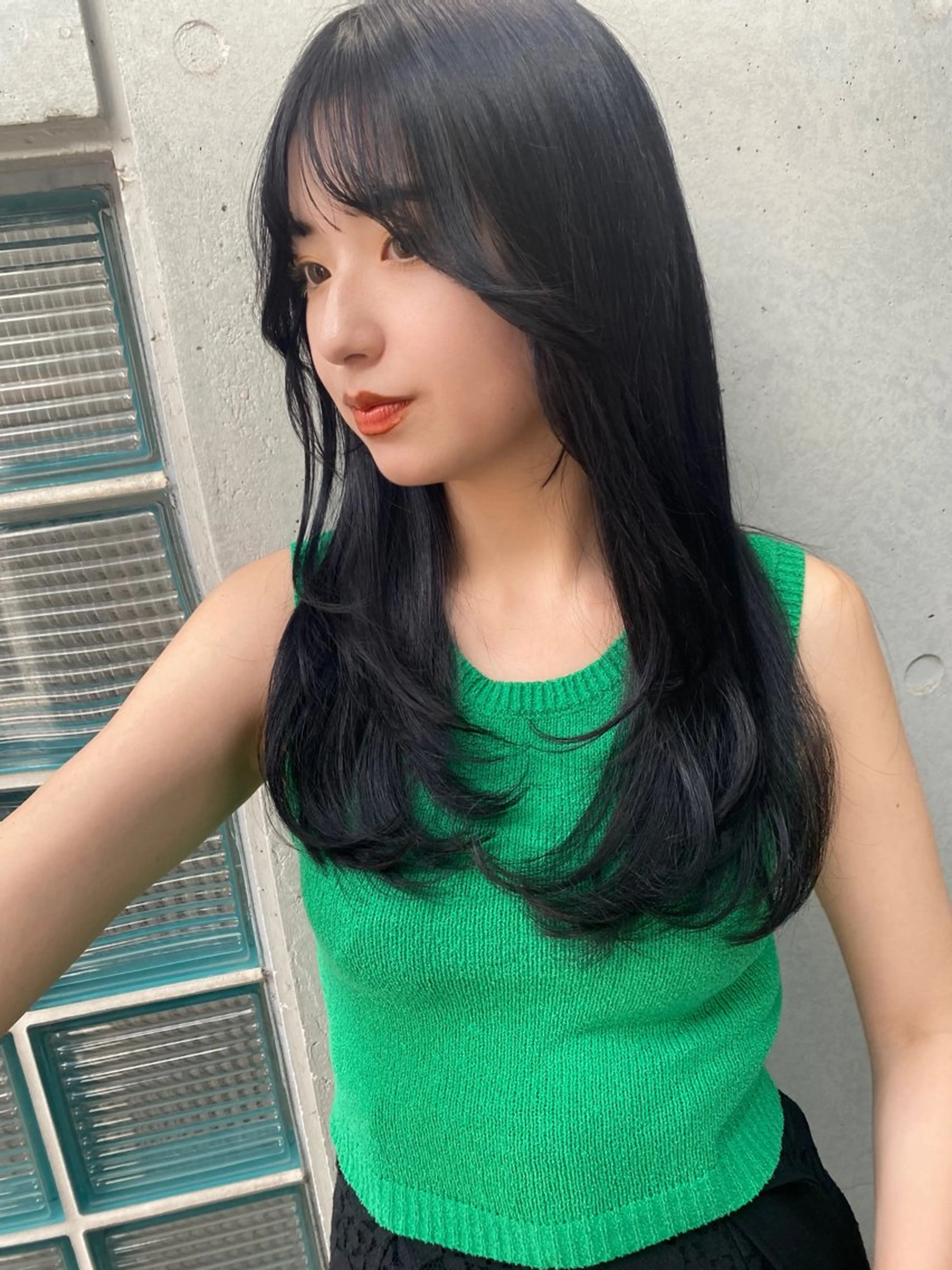 ロング カラー 黒髪 ブルーカラー ブルーブラック レイヤーカット カット ヘアカラー トリートメント レイヤーカット /透明感/千葉怜寿のヘアスタイル