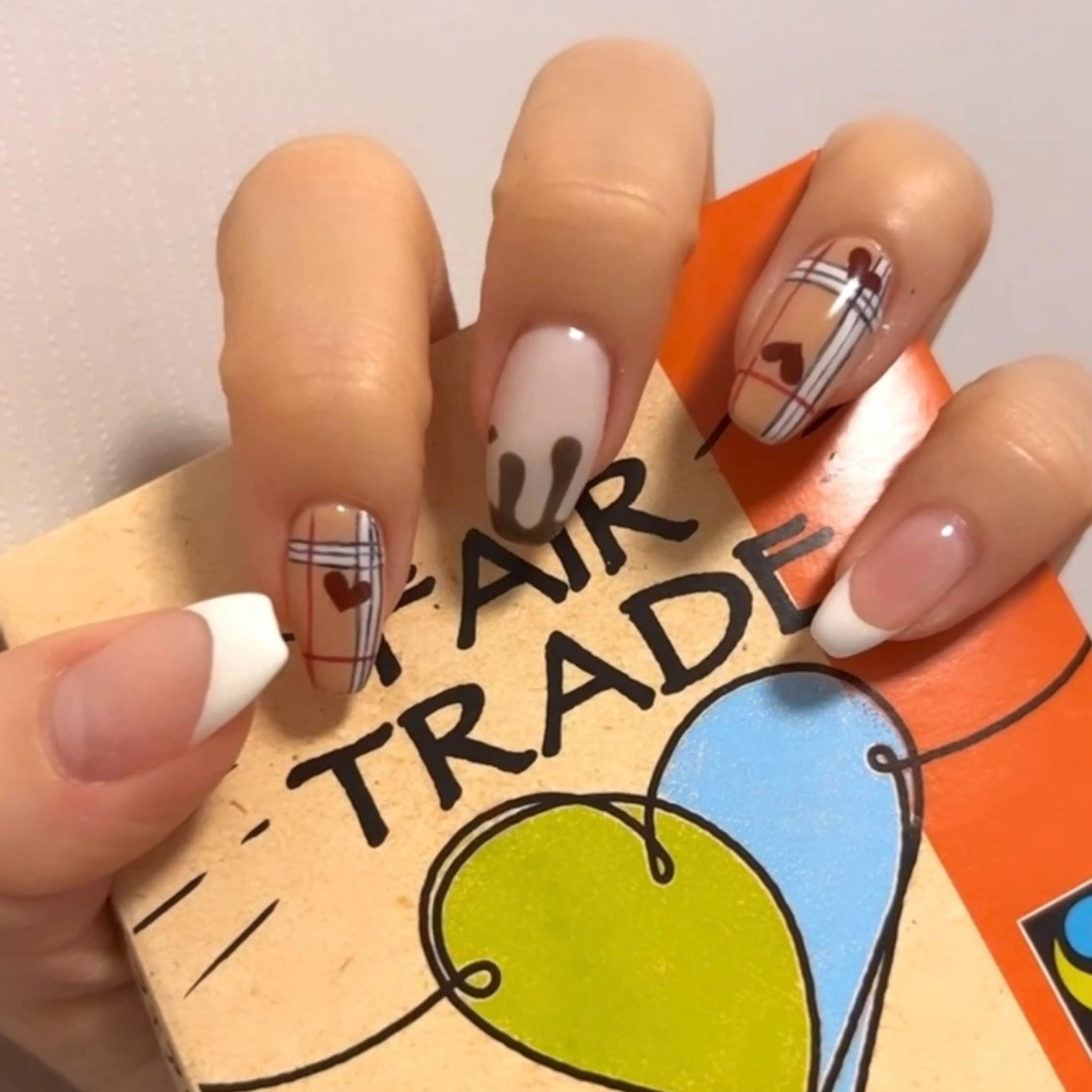 ミディアム QUEENＮA IＬ JR寺田町1分のネイルデザイン