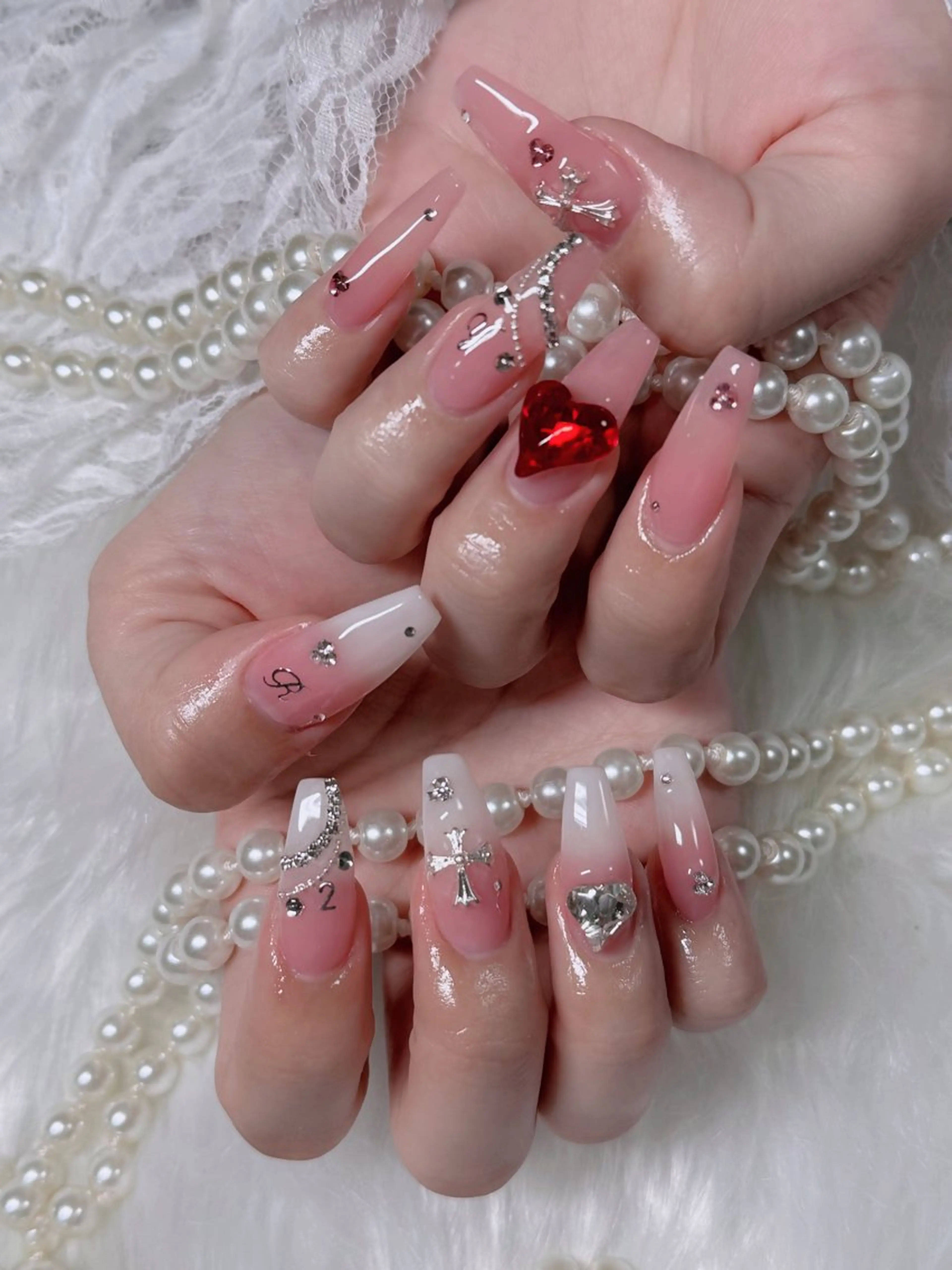 ネイル オーロラネイル フレンチネイル ジェルネイル ハロウィン キラキラネイル H.baby Nail Salonのネイルデザイン