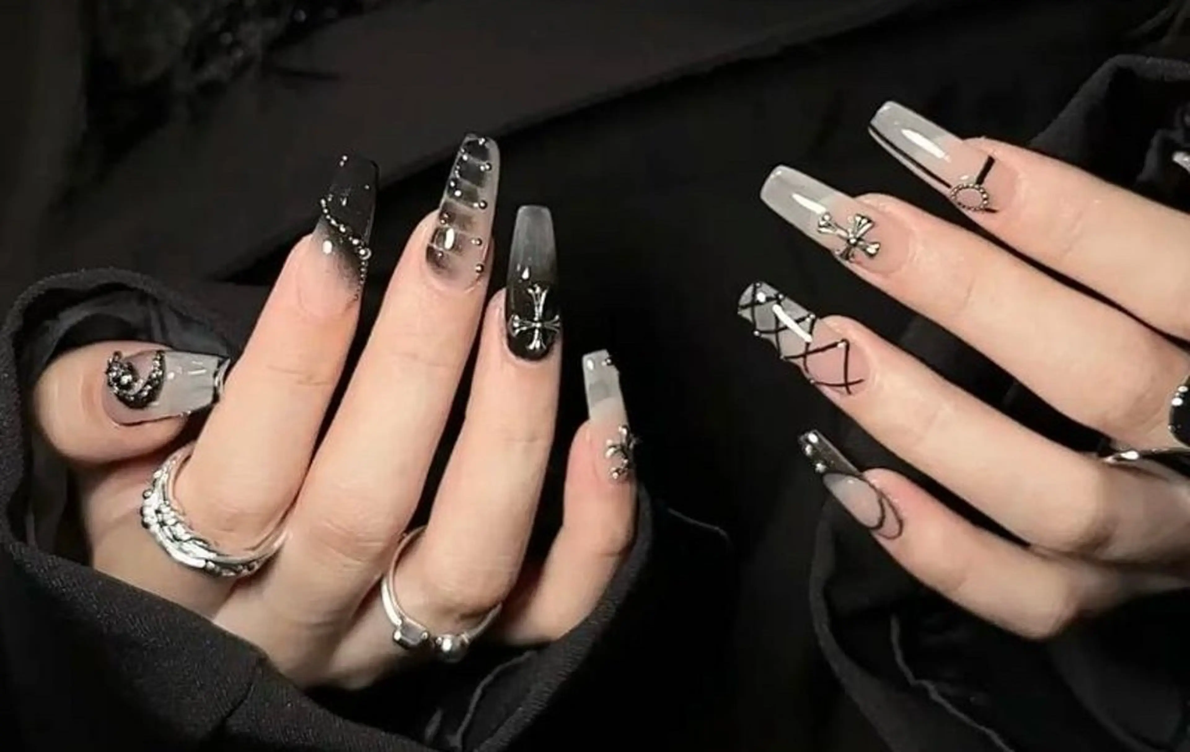 ネイル チークネイル 長さ出し フラワーネイル フレンチネイル ガーリー SunNail池袋駅 ワンホンネイルのネイルデザイン