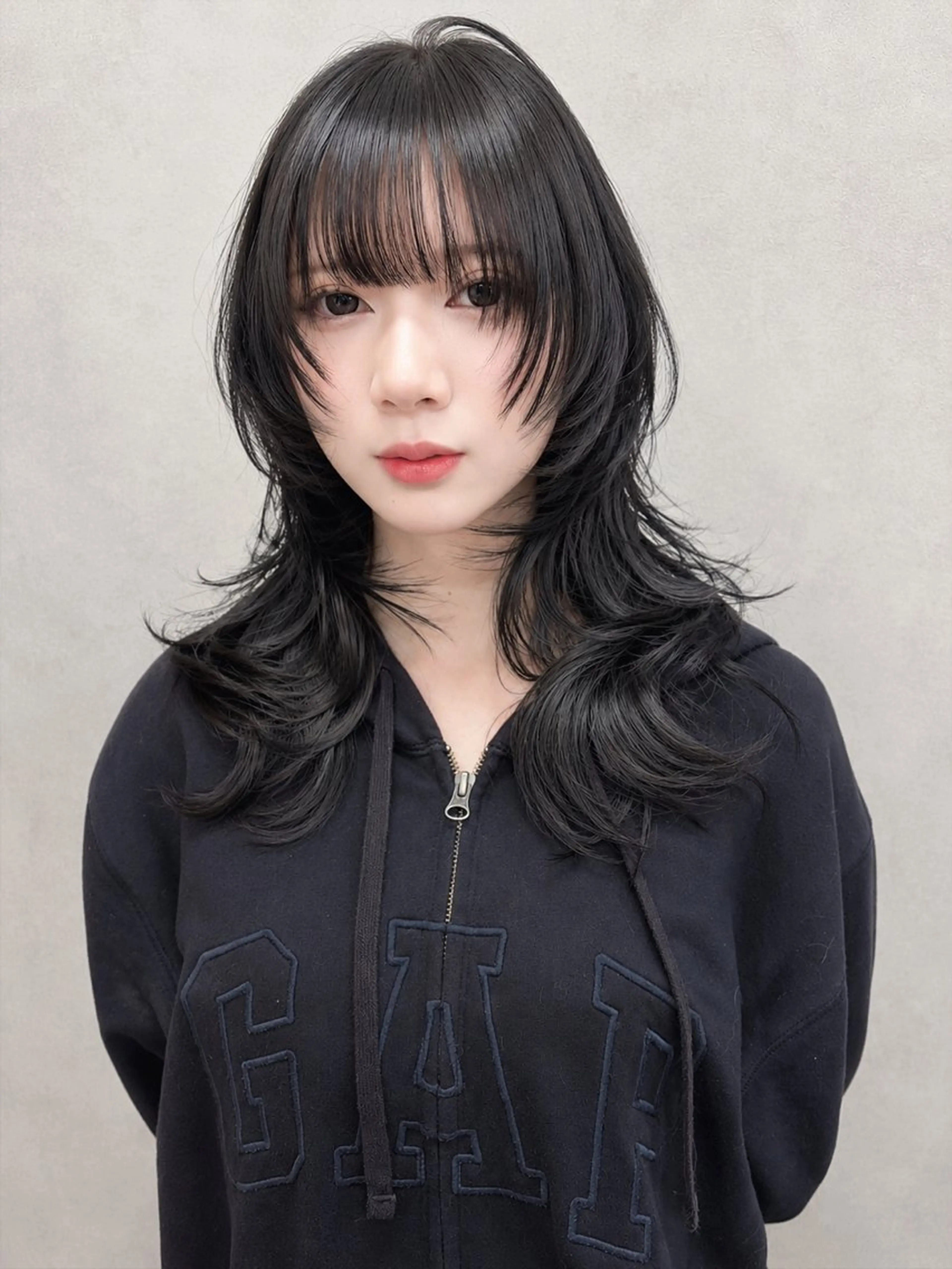 ロング カット ヘアカラー maya レイヤーカットのヘアスタイル