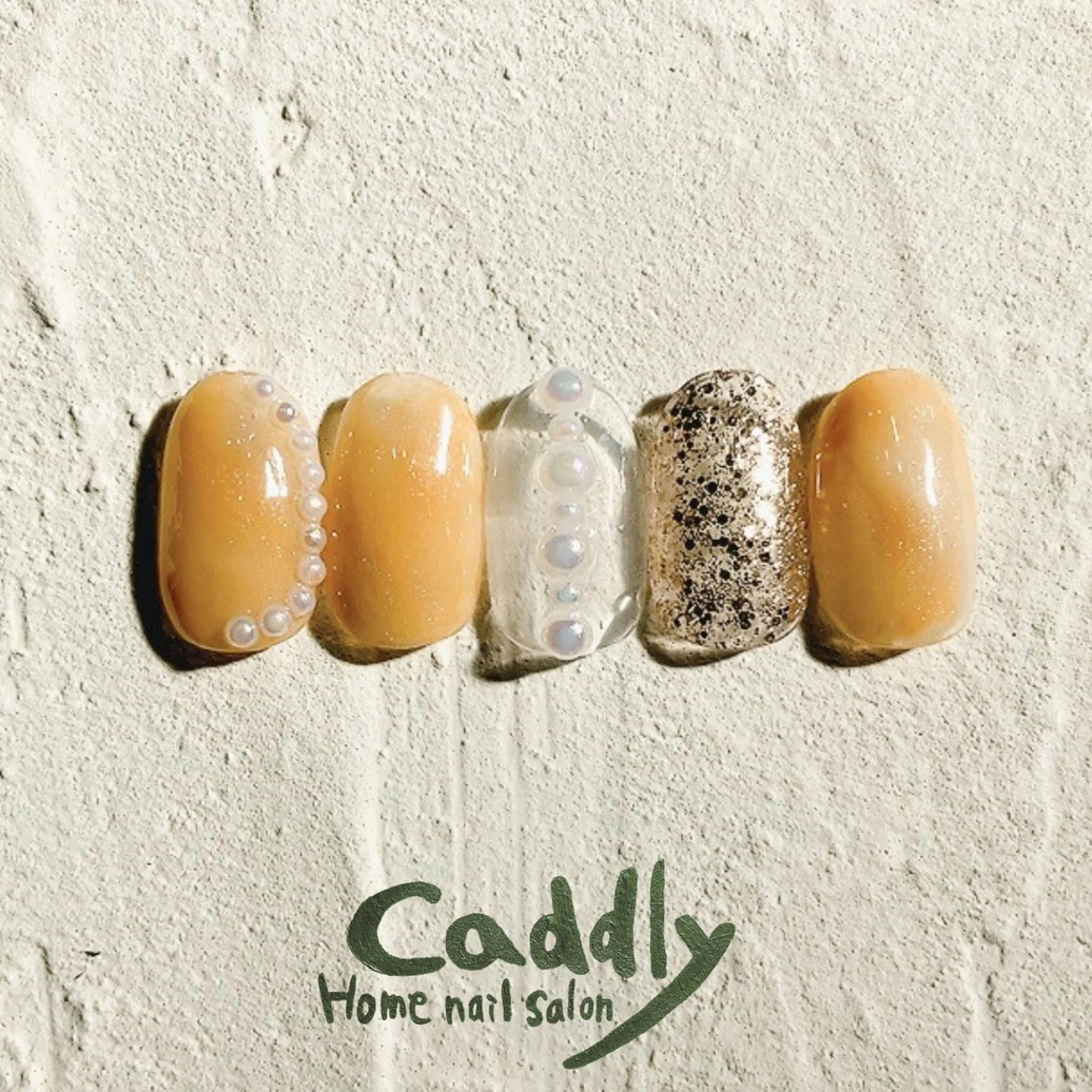 ネイル オレンジ ピンク 黄色 ハンドネイル caddly naoのネイルデザイン