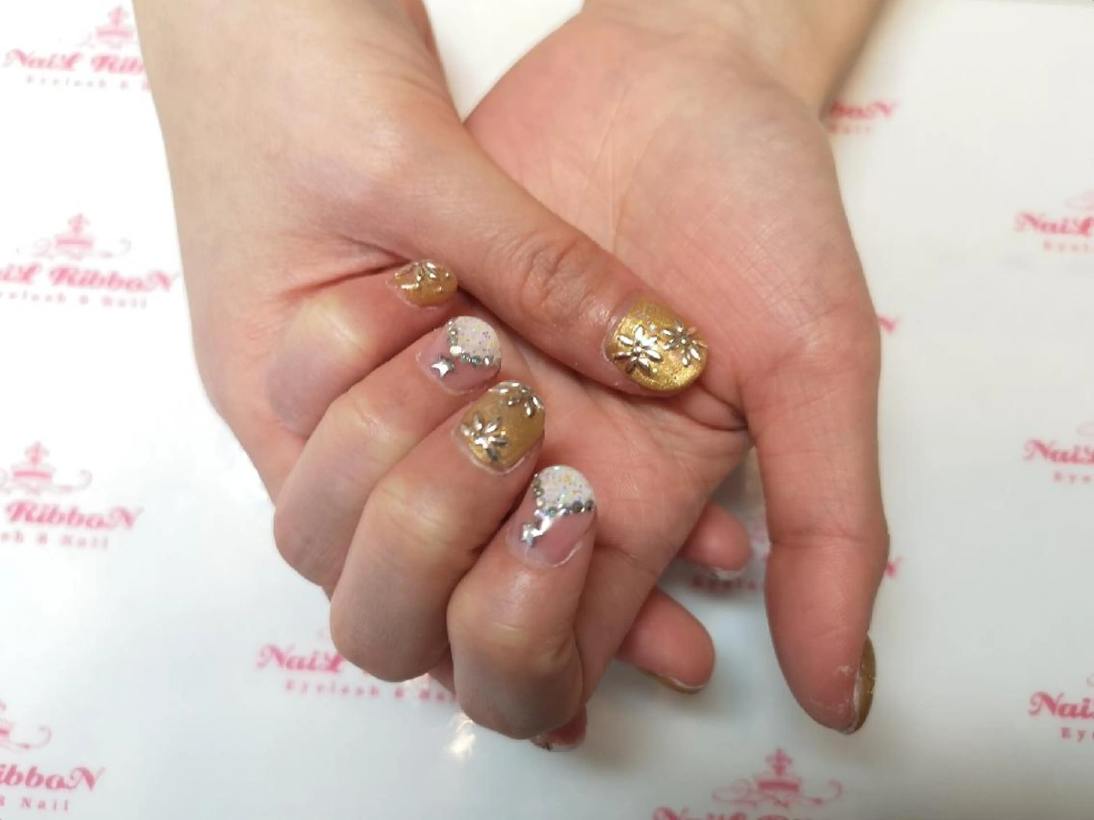 ネイル ネイルリボン 受付スタッフのネイルデザイン