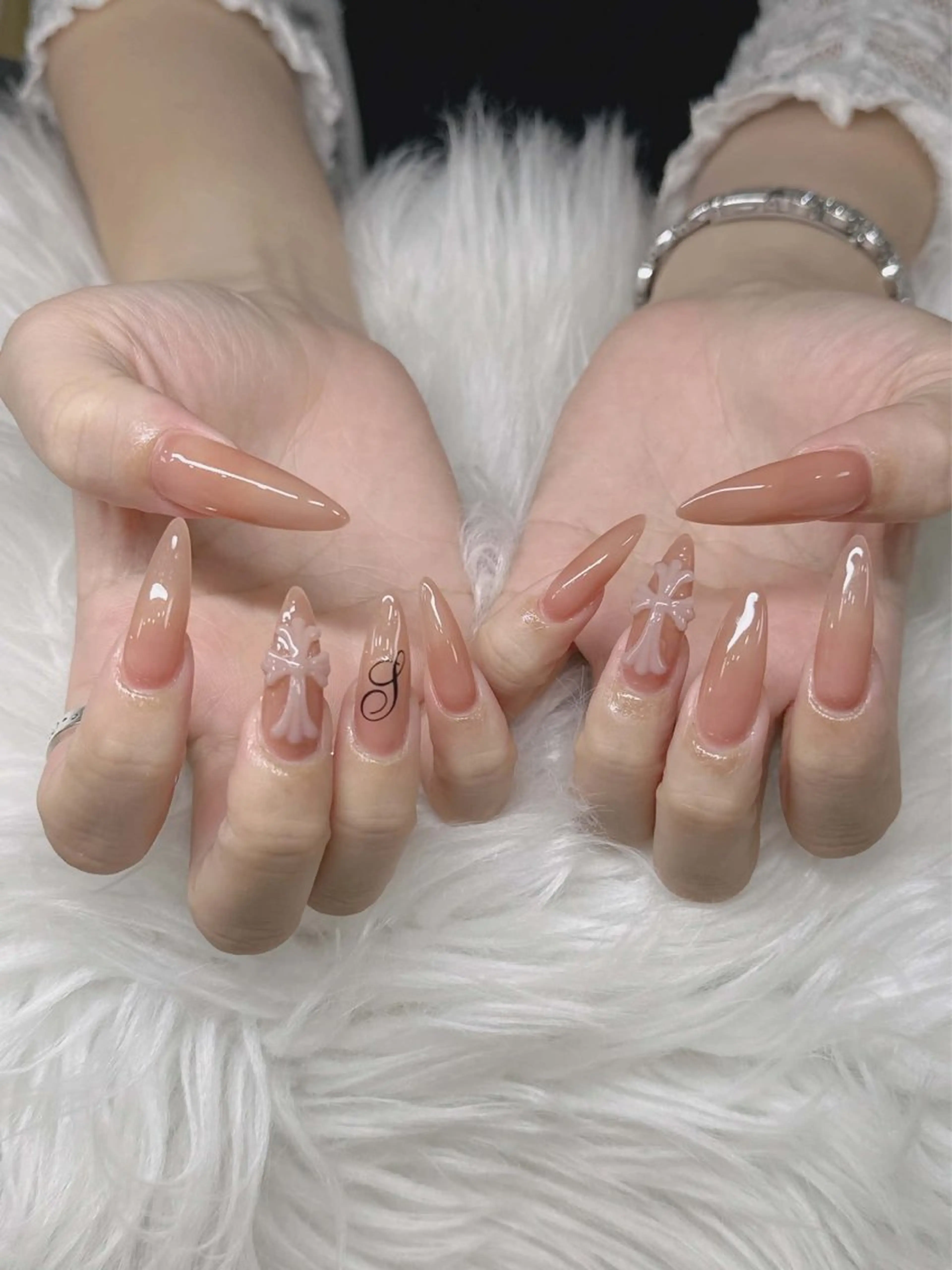 ネイル 長さ出し グラデーション 卒業式 キラキラネイル マグネットネイル Lee Nailsのネイルデザイン