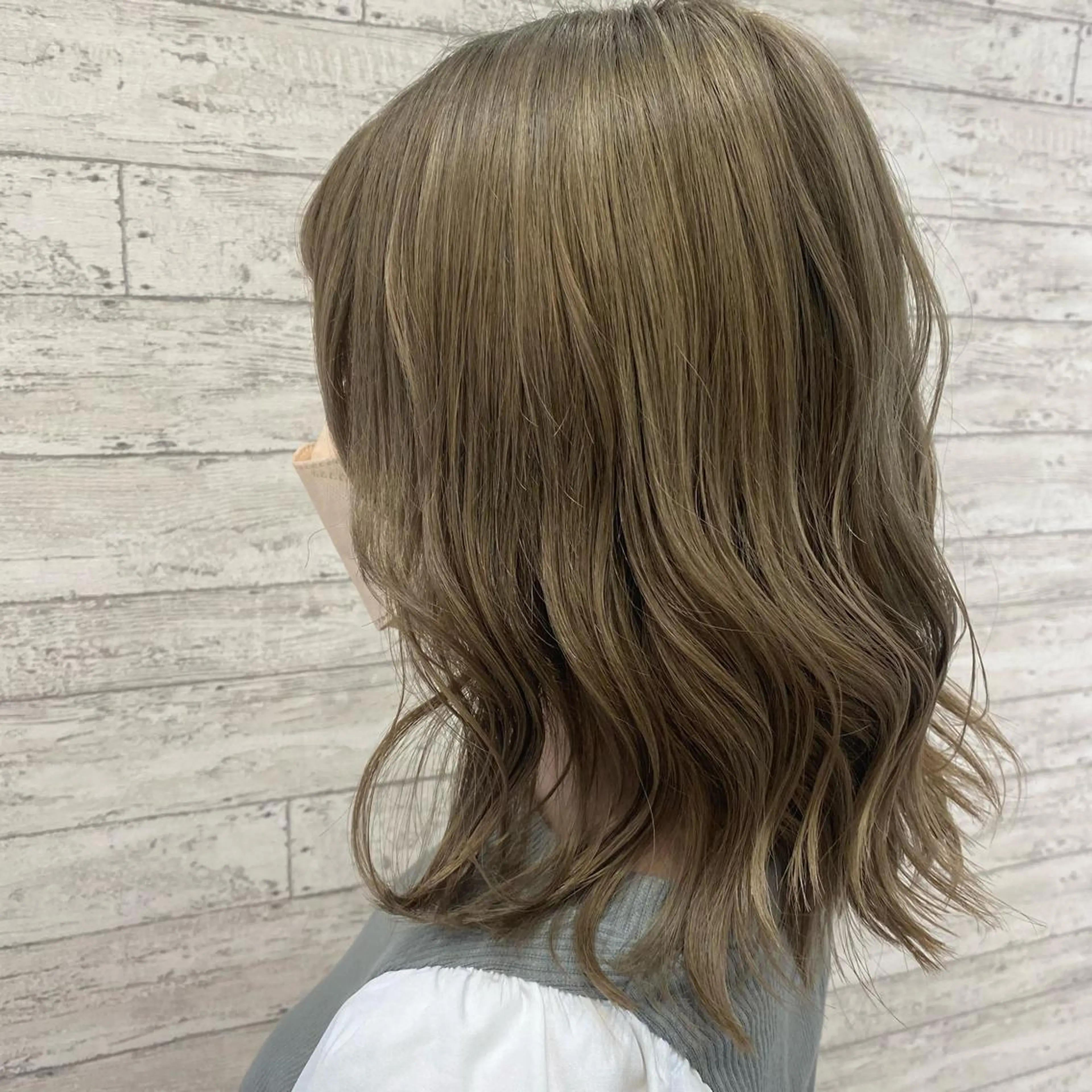 ミディアム カラー 肥後 有紗のヘアスタイル