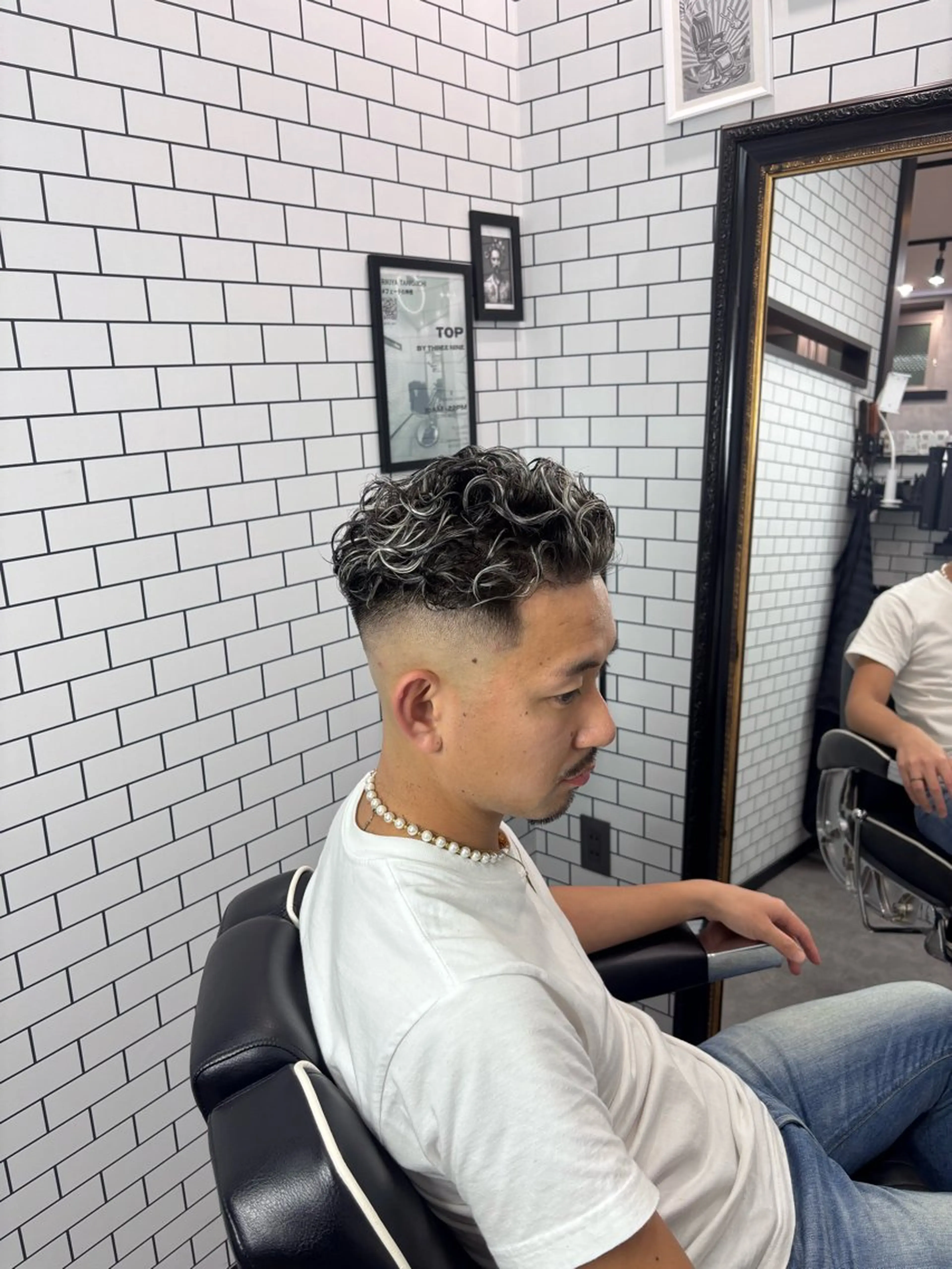 カット+ツイストorスパイラルパーマ+ブリーチメッシュの写真