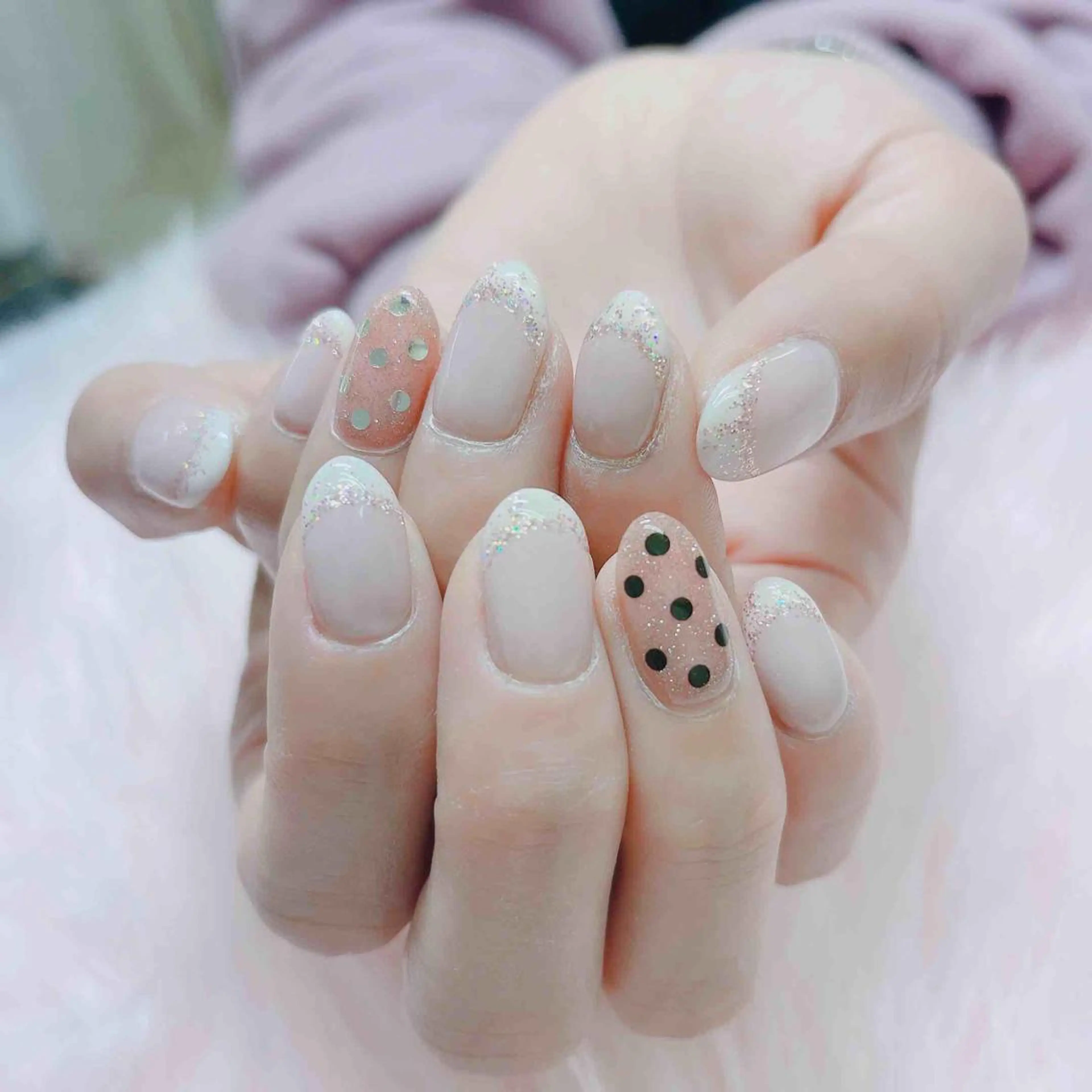 ネイル ドット フレンチネイル キラキラネイル ハンドネイル MoonNail ユリ🌸のネイルデザイン