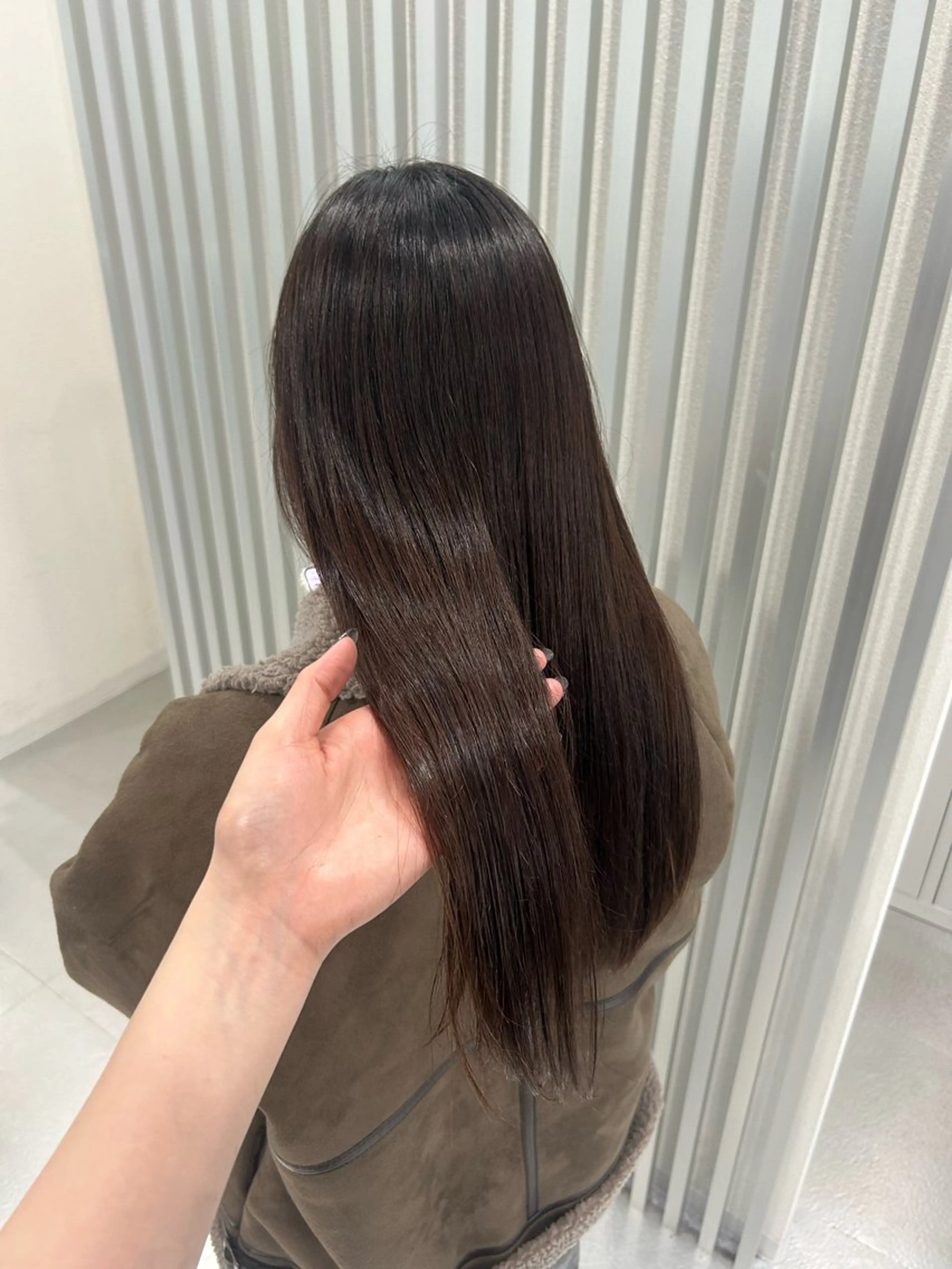 セミロング あやめ🪽 オリーブ/ハイトーンのヘアスタイル