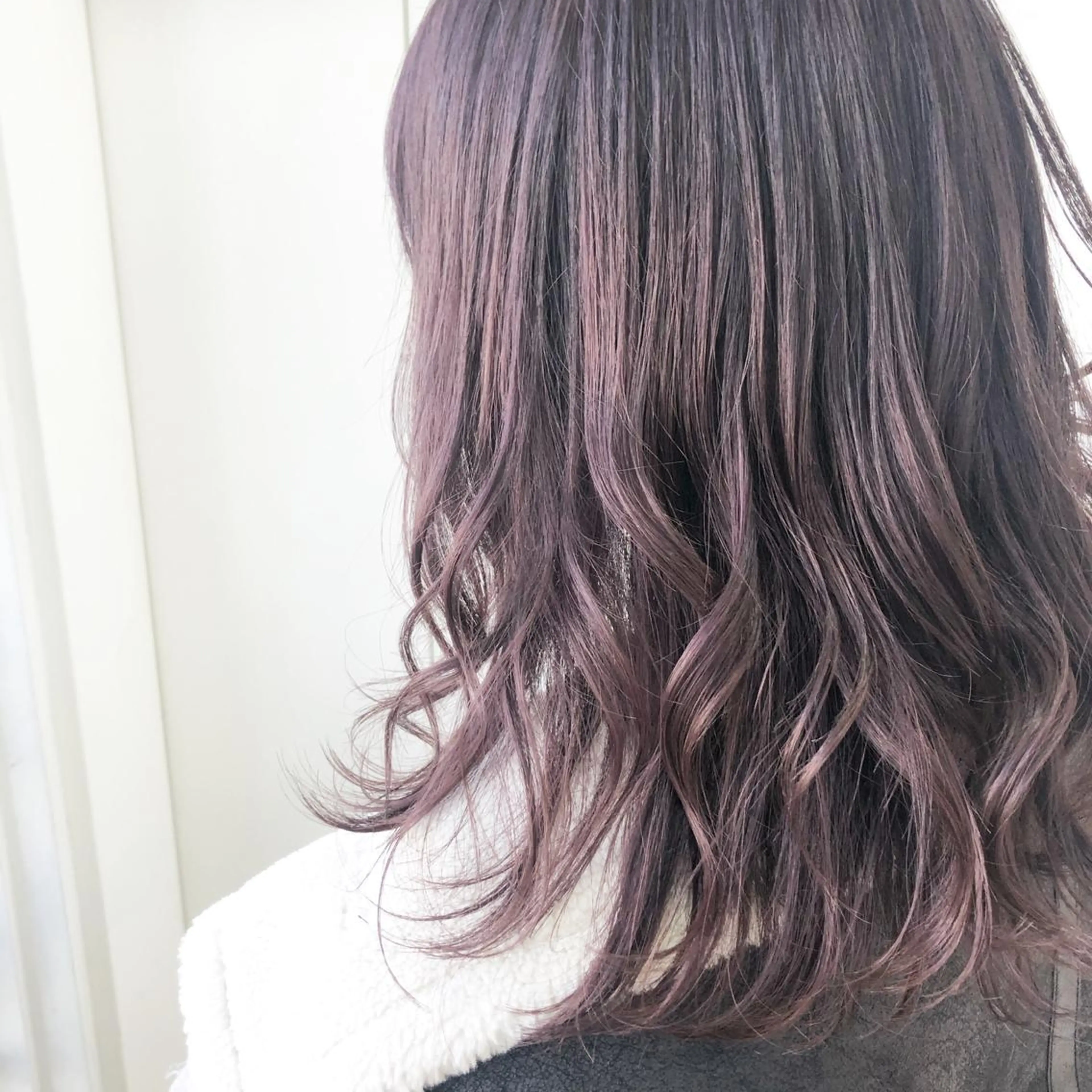 ミディアム カラー TRENCH　相澤 果歩のヘアスタイル