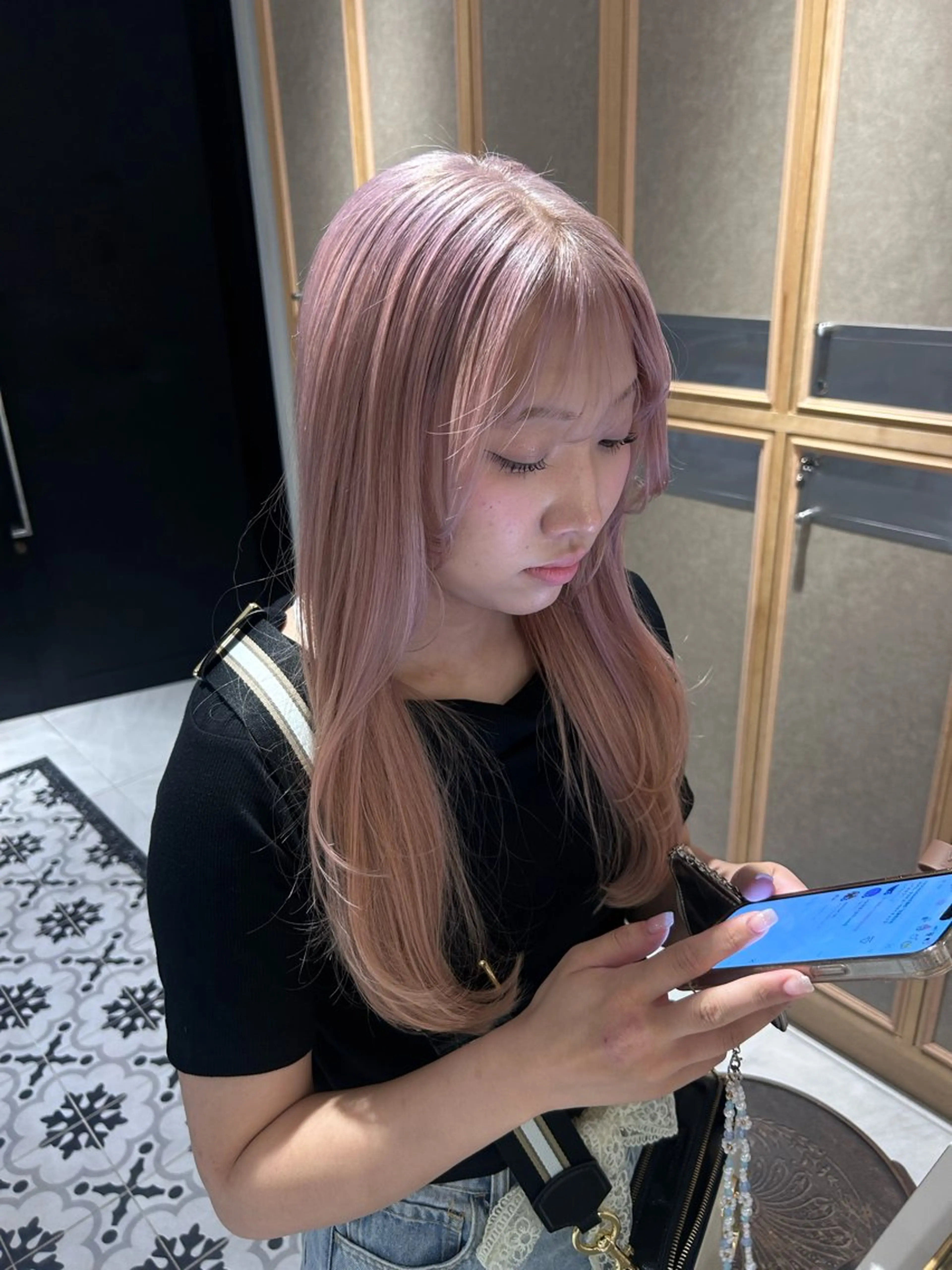 セミロング カラー カット ヘアカラー トリートメント ヘッドスパ ヘアセット miko🪽地毛風/ ハイトーン/レイヤーのヘアスタイル