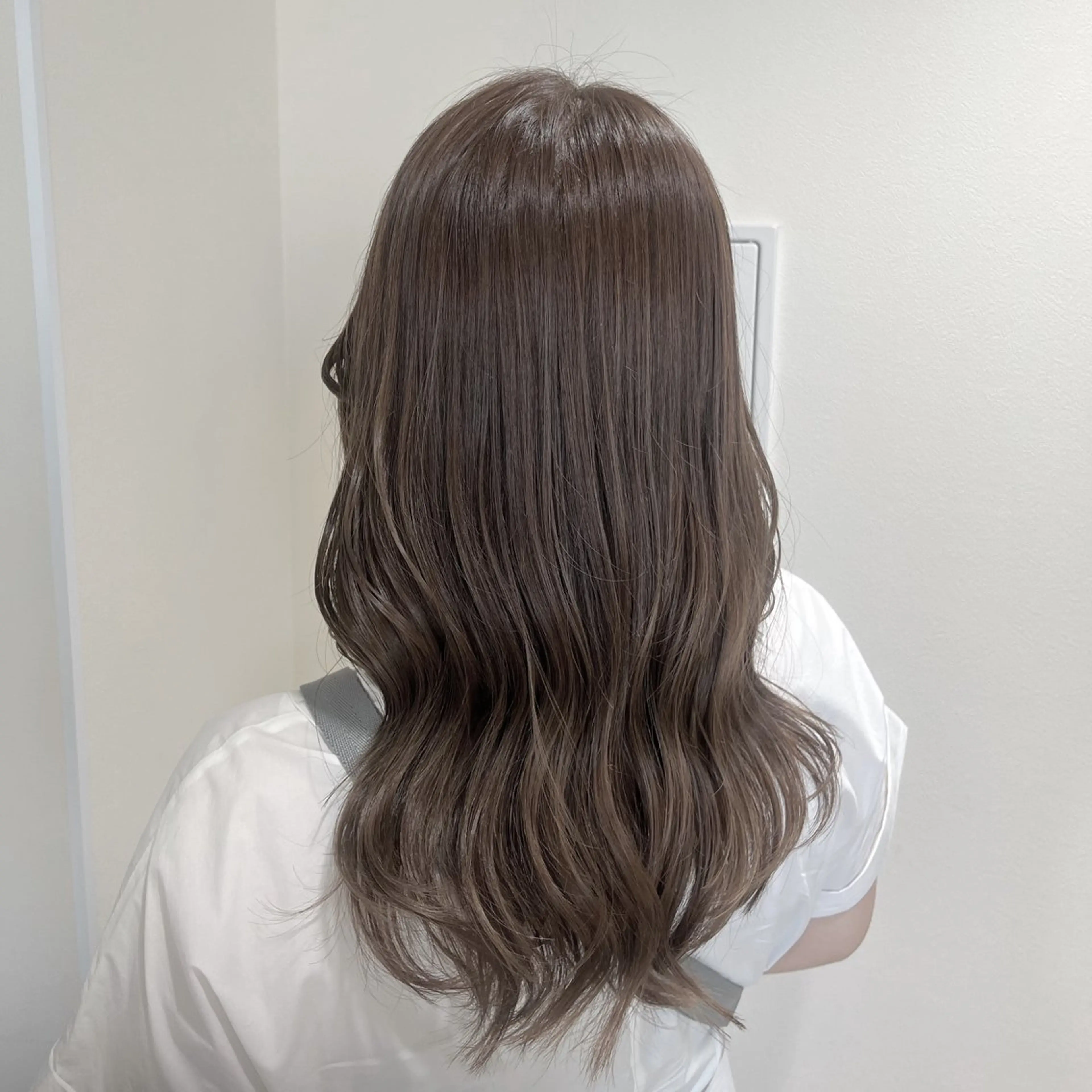 ロング カラー ユイナ 🕊NaVI ベージュ/透明感のヘアスタイル