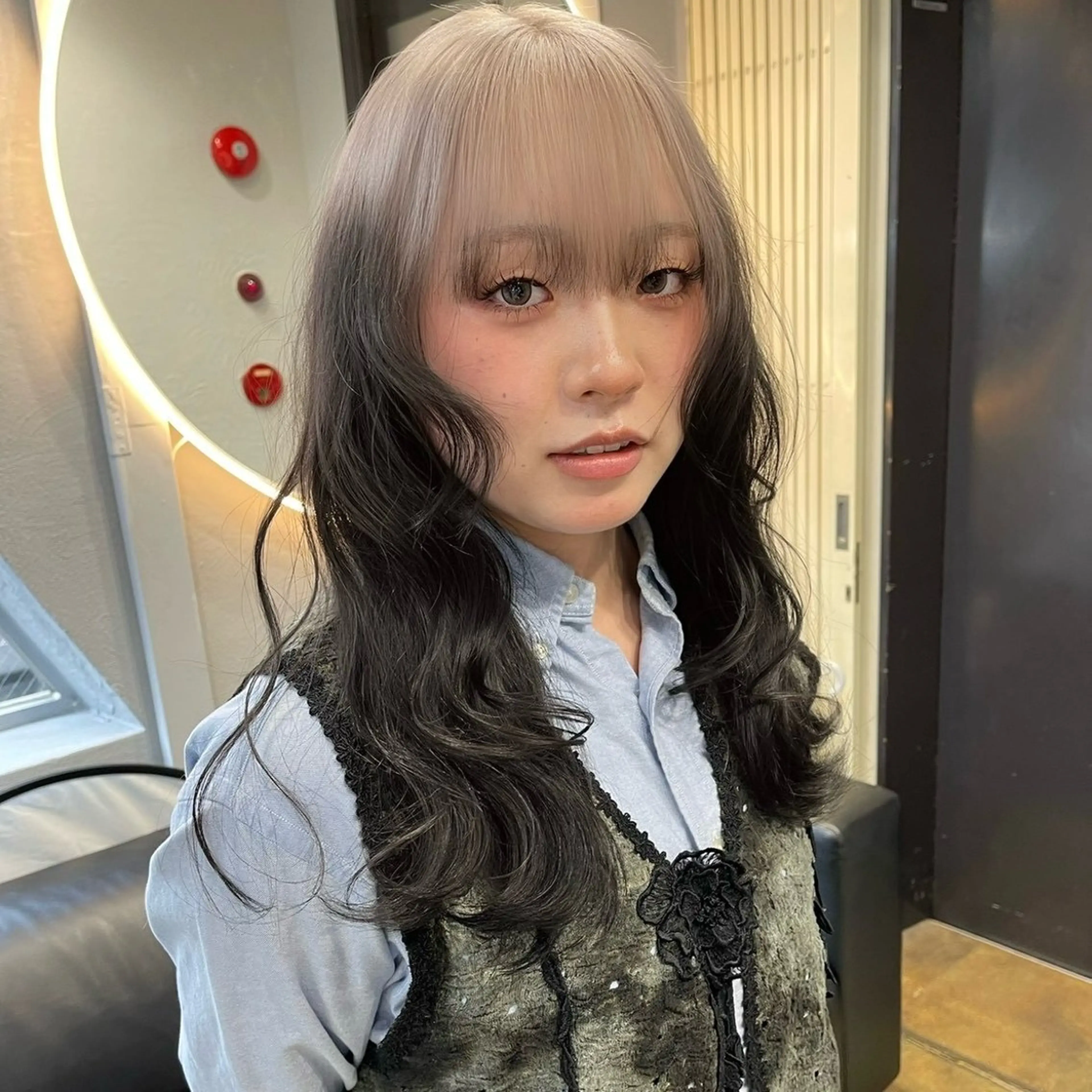 セミロング カラー カット ヘアカラー トリートメント 🤍ハイトーン 🤍VIVIE🤍のヘアスタイル