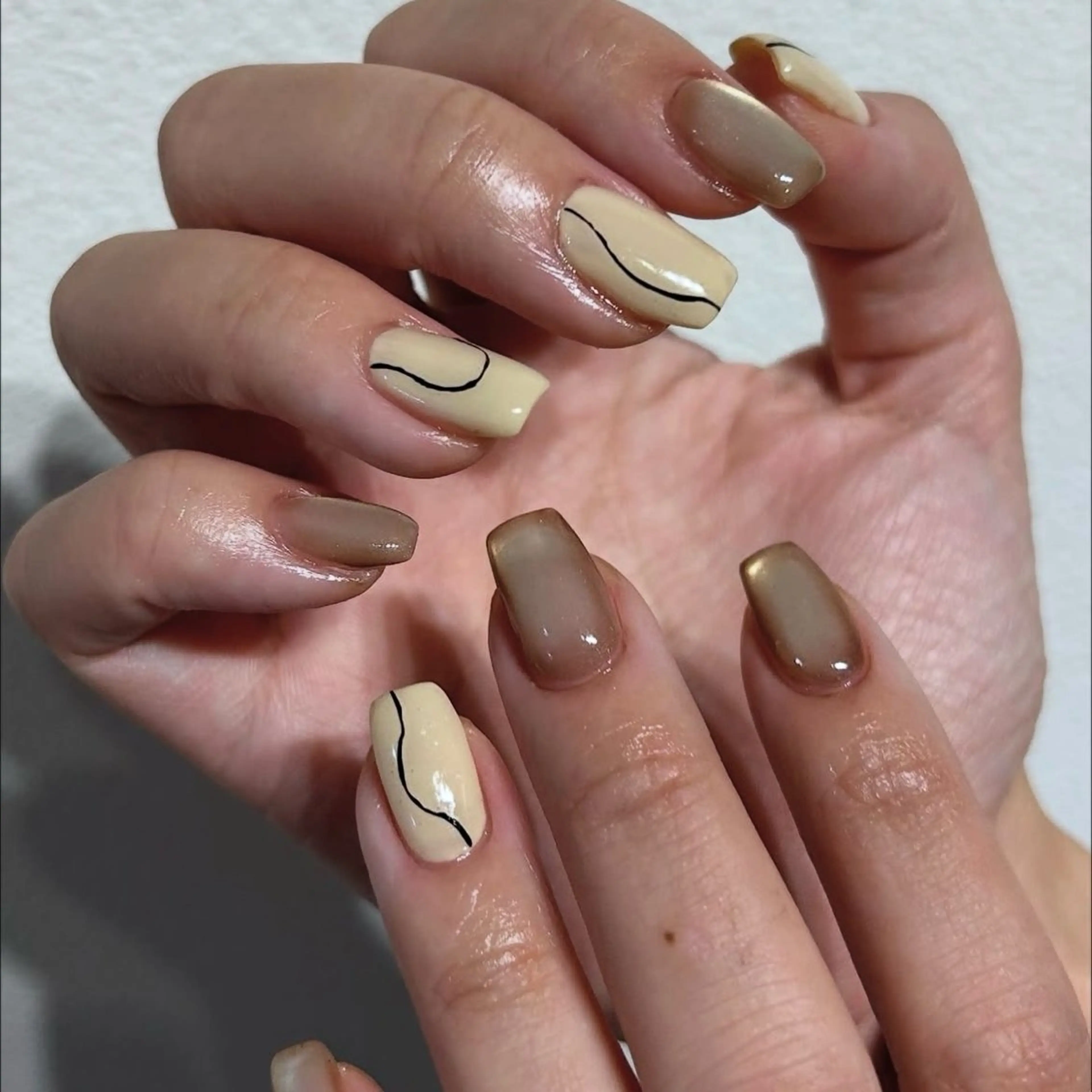 ネイル ブラウン カジュアル 氷ネイル・うるうるネイル マグネットネイル ニュアンスネイル ハンドネイル ハンドケア lylynail YUUKAのネイルデザイン