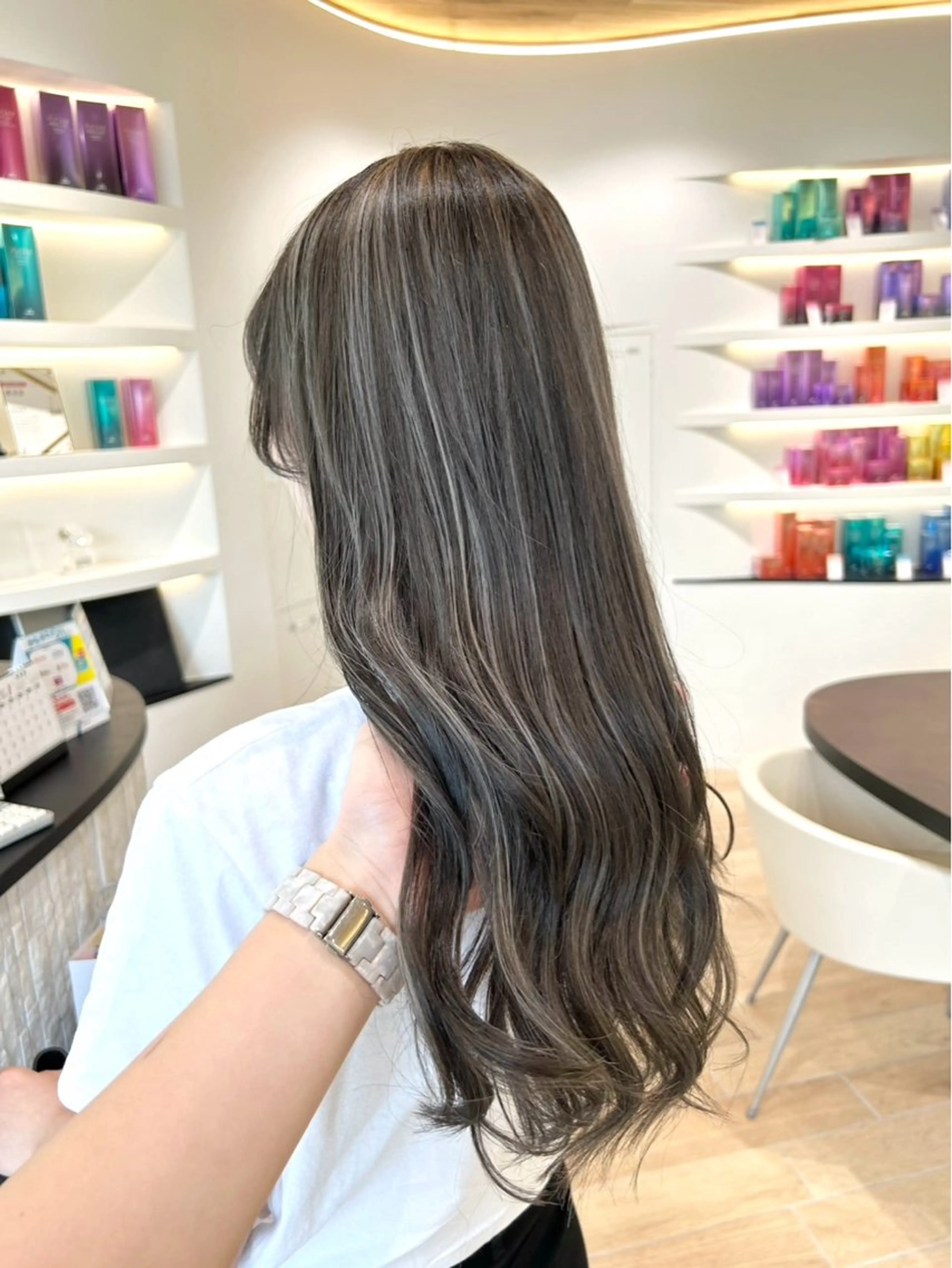 フルハイライト➕全体カラー➕aujua 1step treatment🩶🫧の写真