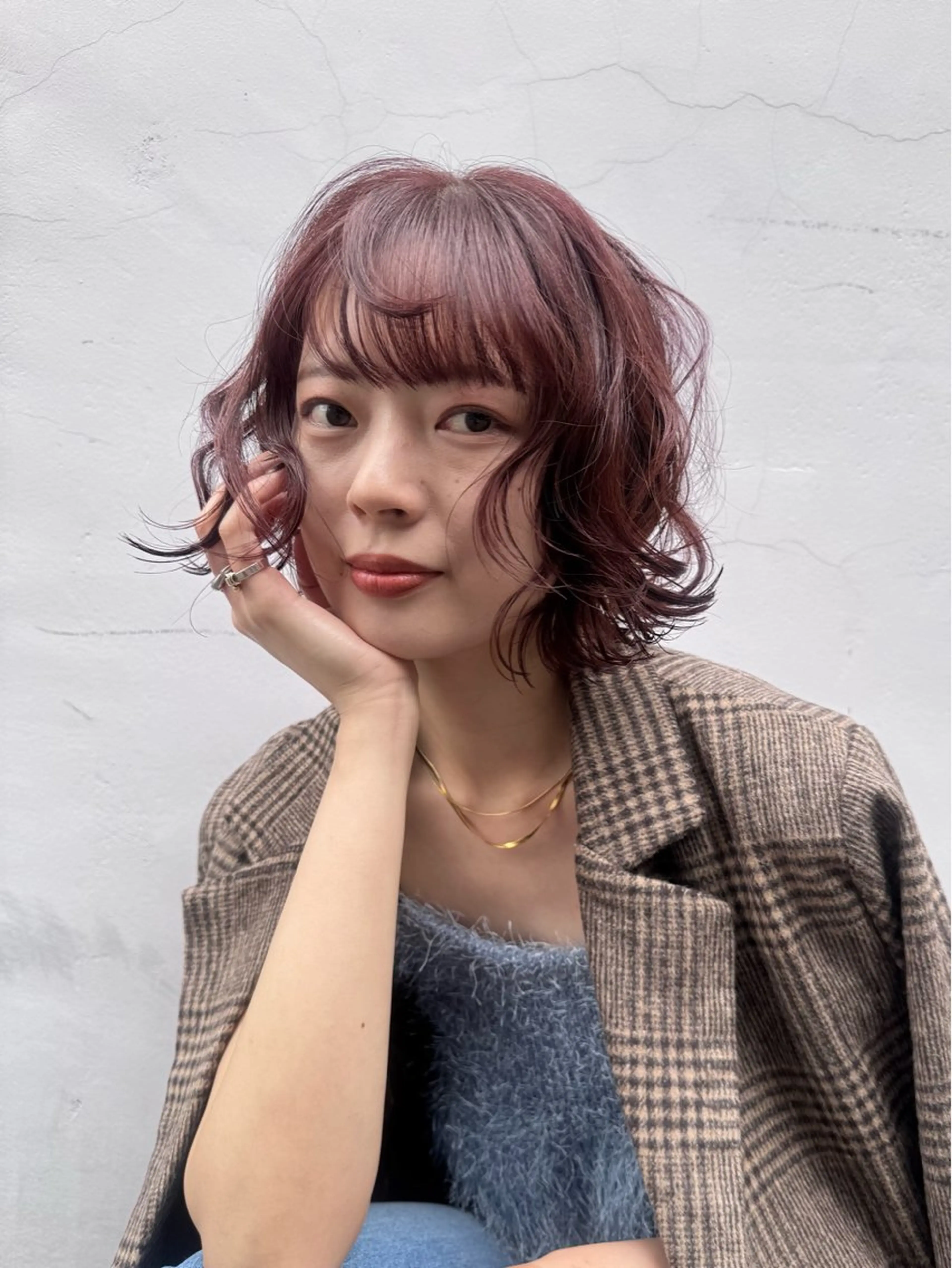 ショート ウラベヨシカ 似合わせカットカラーのヘアスタイル