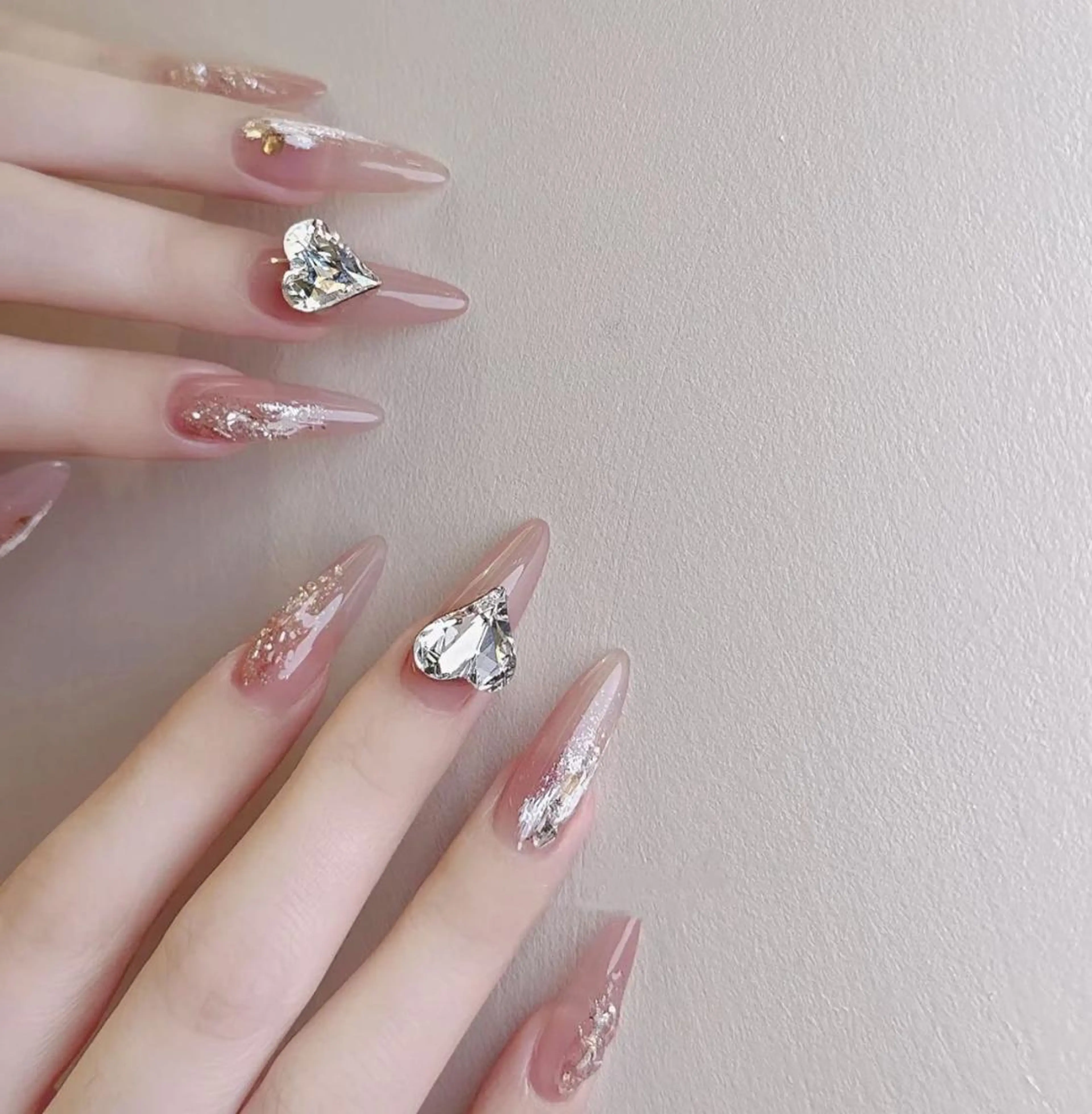 ネイル アートネイル 長さ出し ネイルチップ Queens テイのネイルデザイン