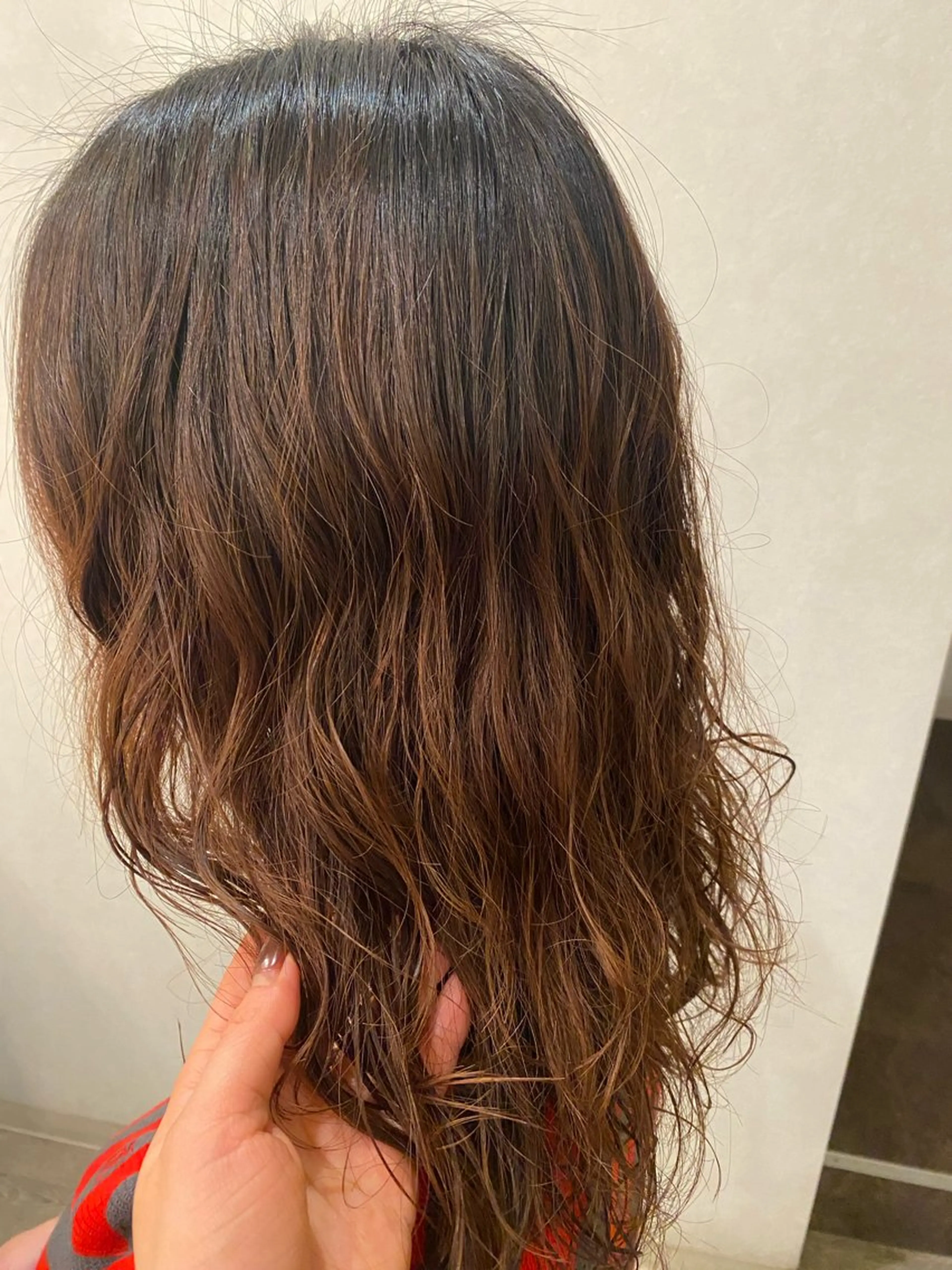 セミロング パーマ セミロングパーマ 岡田 真弥のヘアスタイル