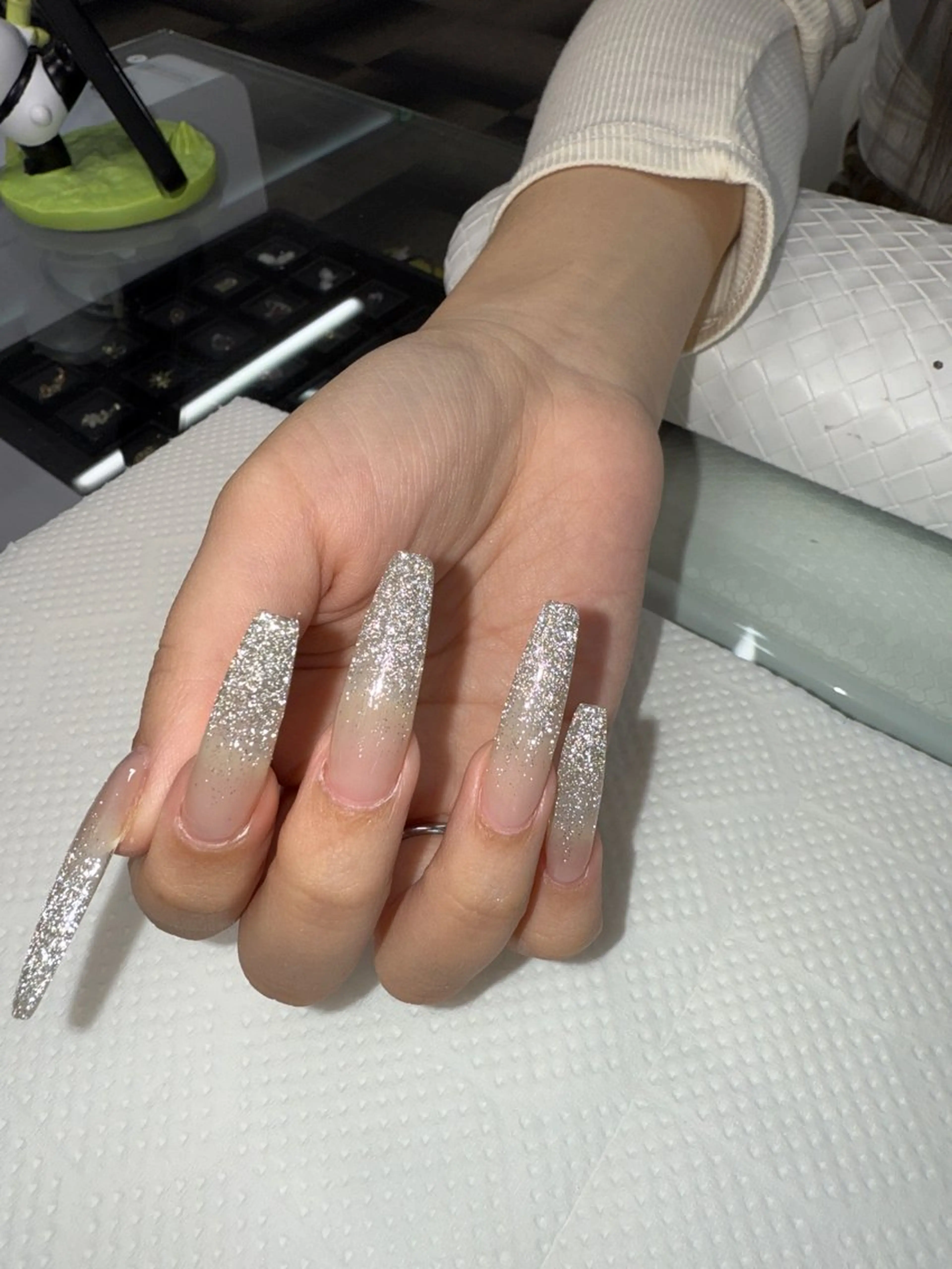 ネイル 長さ出し フットネイル フレンチネイル ジェルネイル ガーリー ハンドネイル フットネイル ハンドケア NYネイルサロン 千葉中央店のネイルデザイン