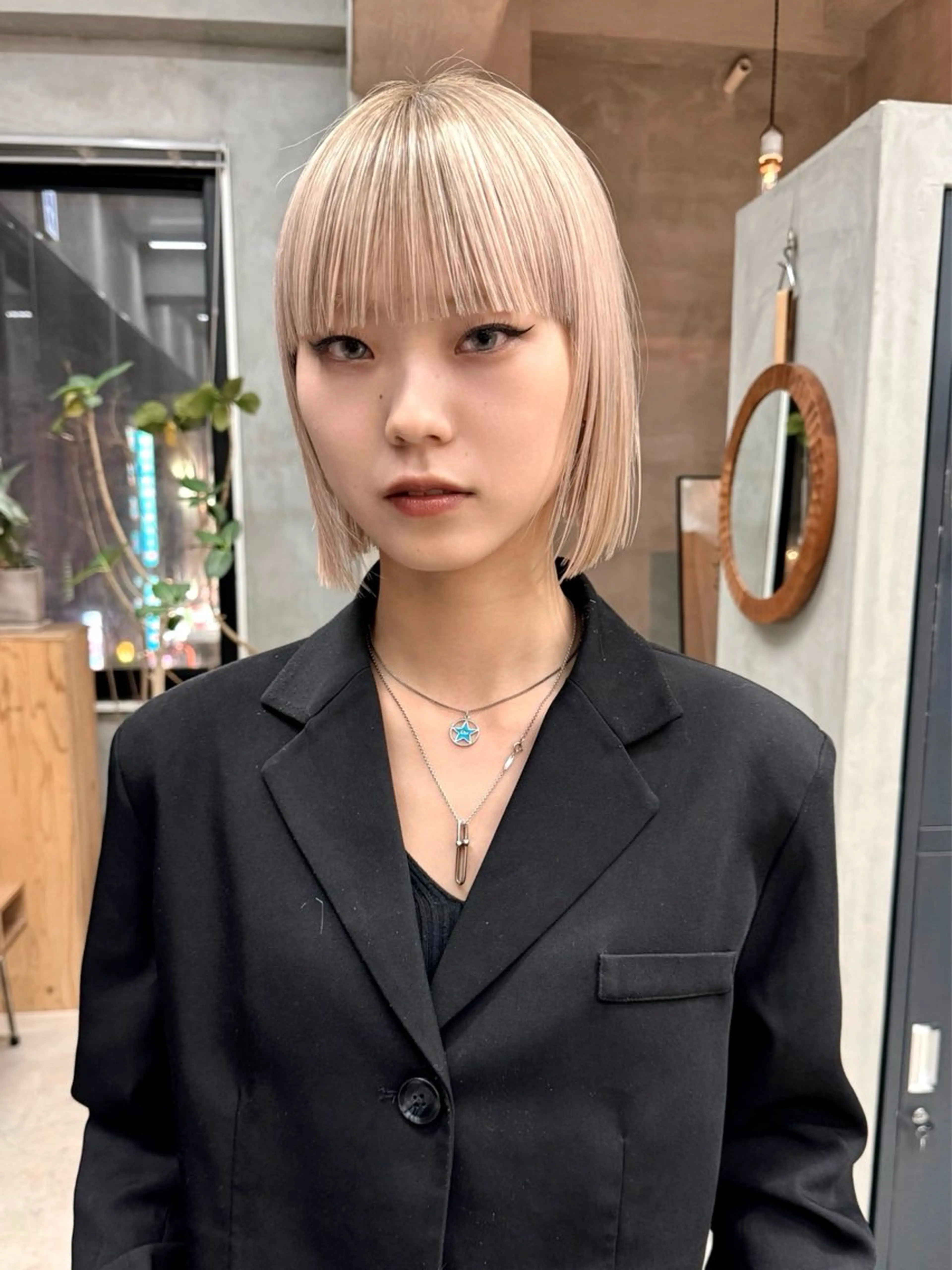 ショート カラー ブロンド ホワイトブロンド ボブ Kaito🐶/ デザイン/レイヤーのヘアスタイル