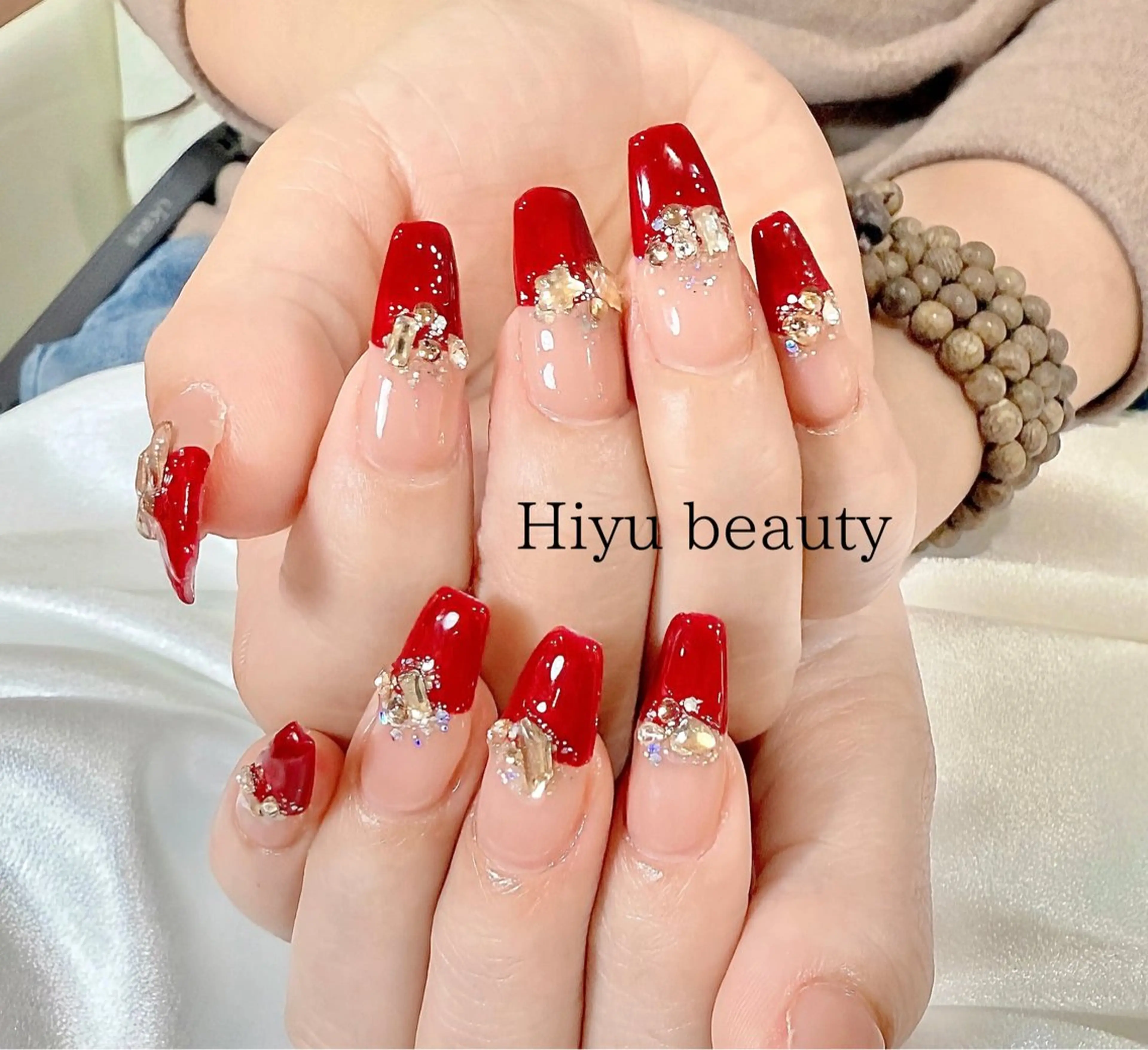 ネイル 赤色 ヒユ ビューティーのネイルデザイン