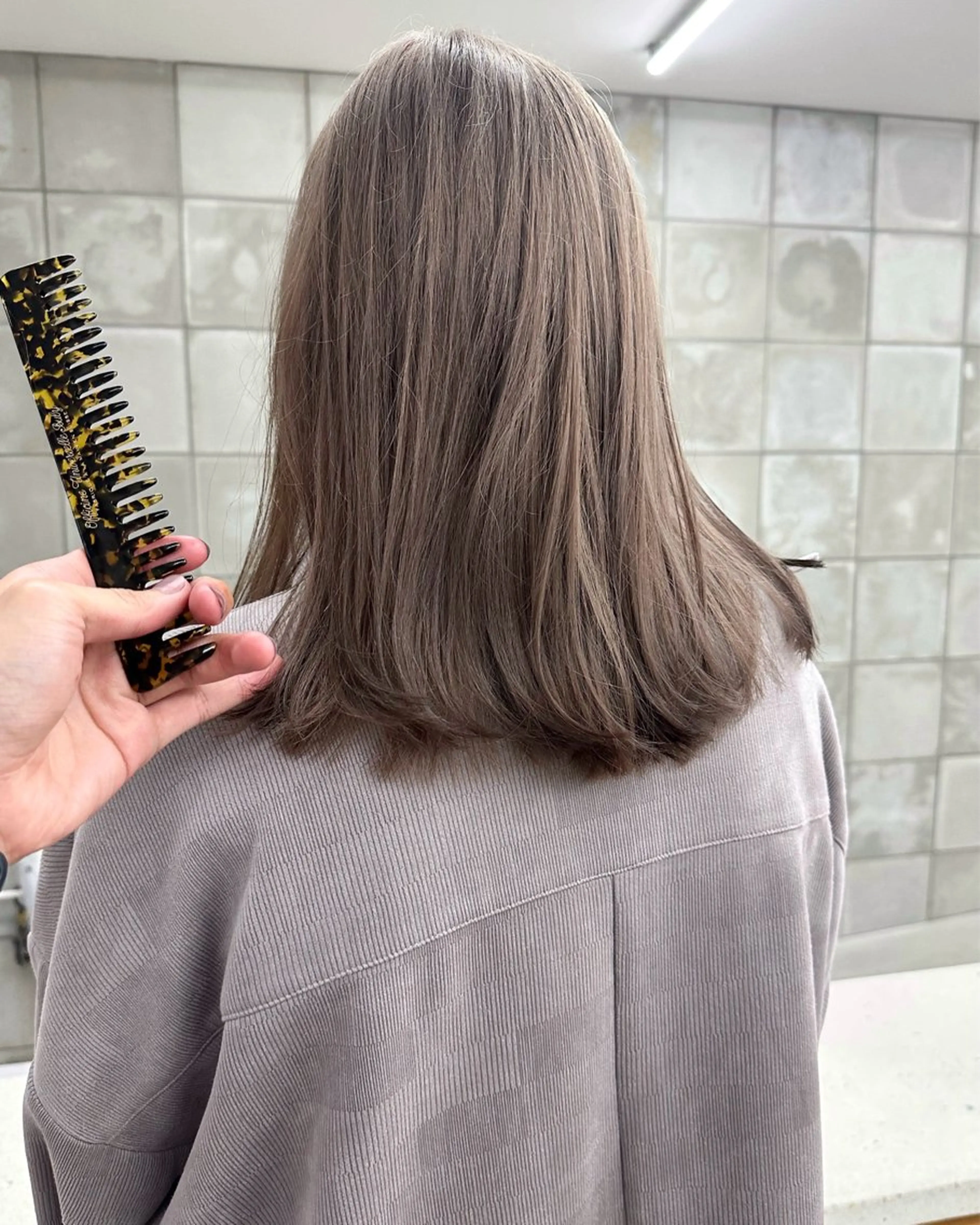 ミディアム カラー アッシュ ベージュカラー ブリーチ カット ヘアカラー パーマ /レイヤー 榛地渉馬 /矢場町のヘアスタイル