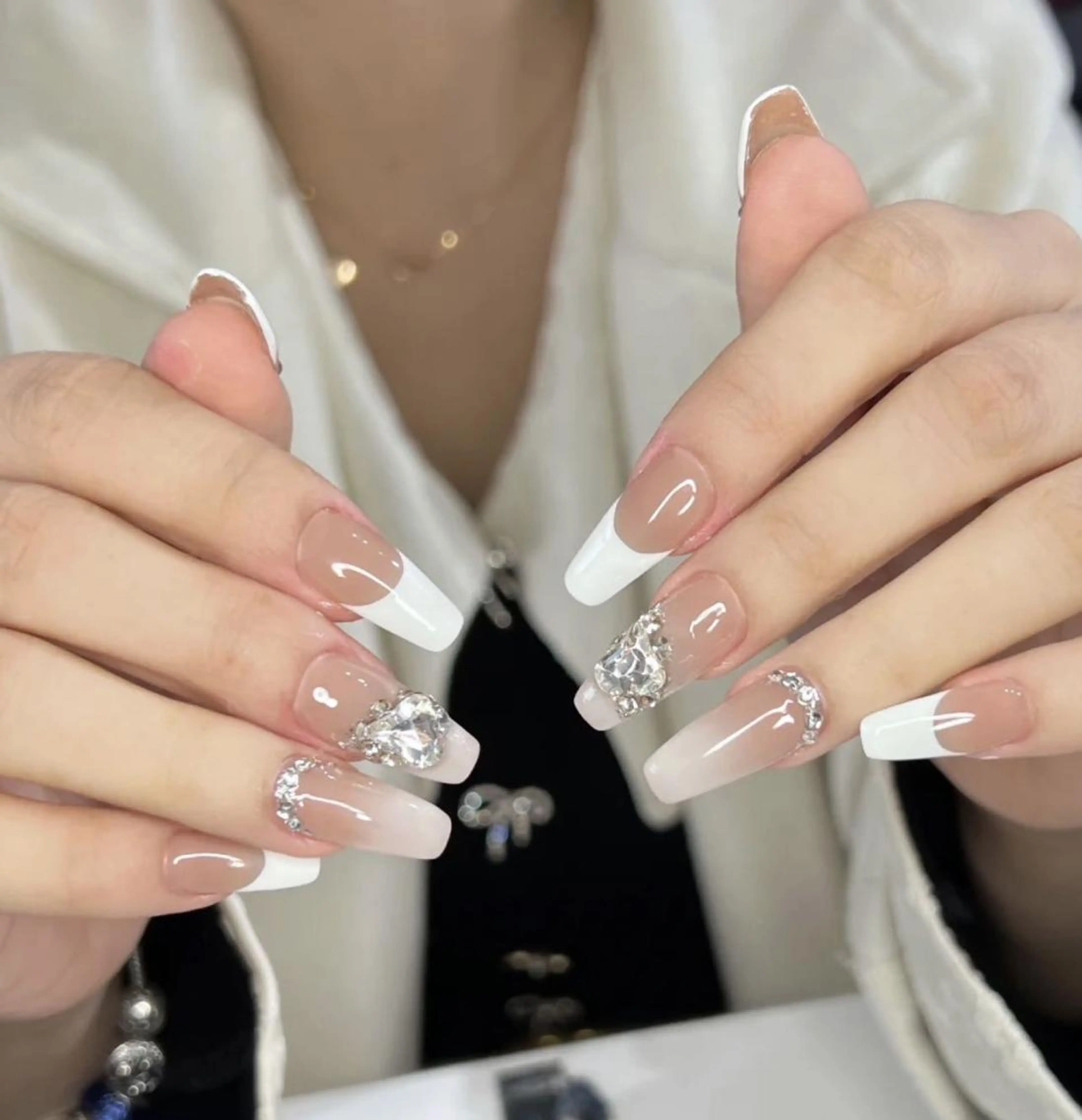 ネイル アートネイル 長さ出し ネイルチップ Queens momoのネイルデザイン