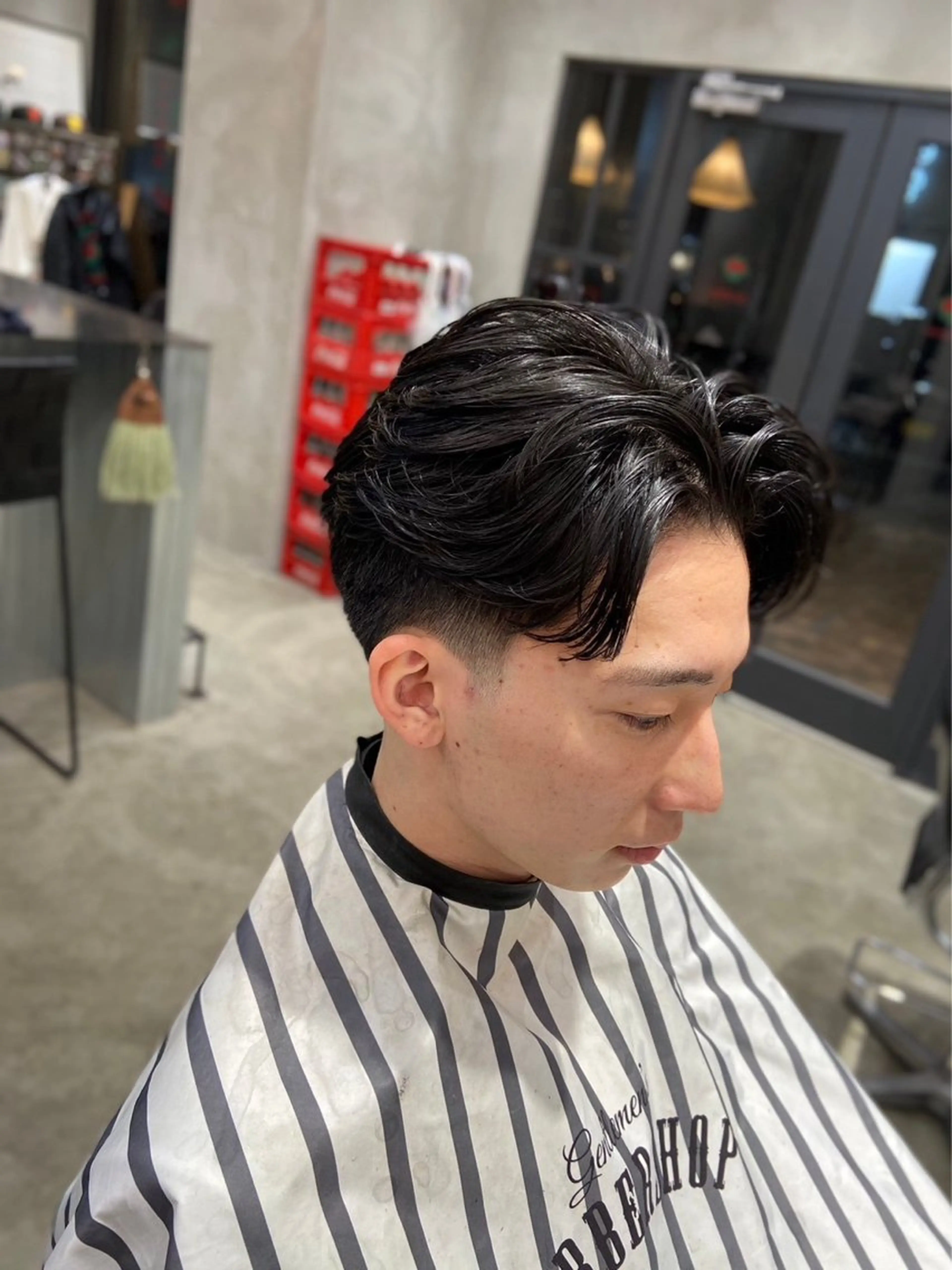 ショート ⚡メンズパーマフ ェードカットTomyのヘアスタイル