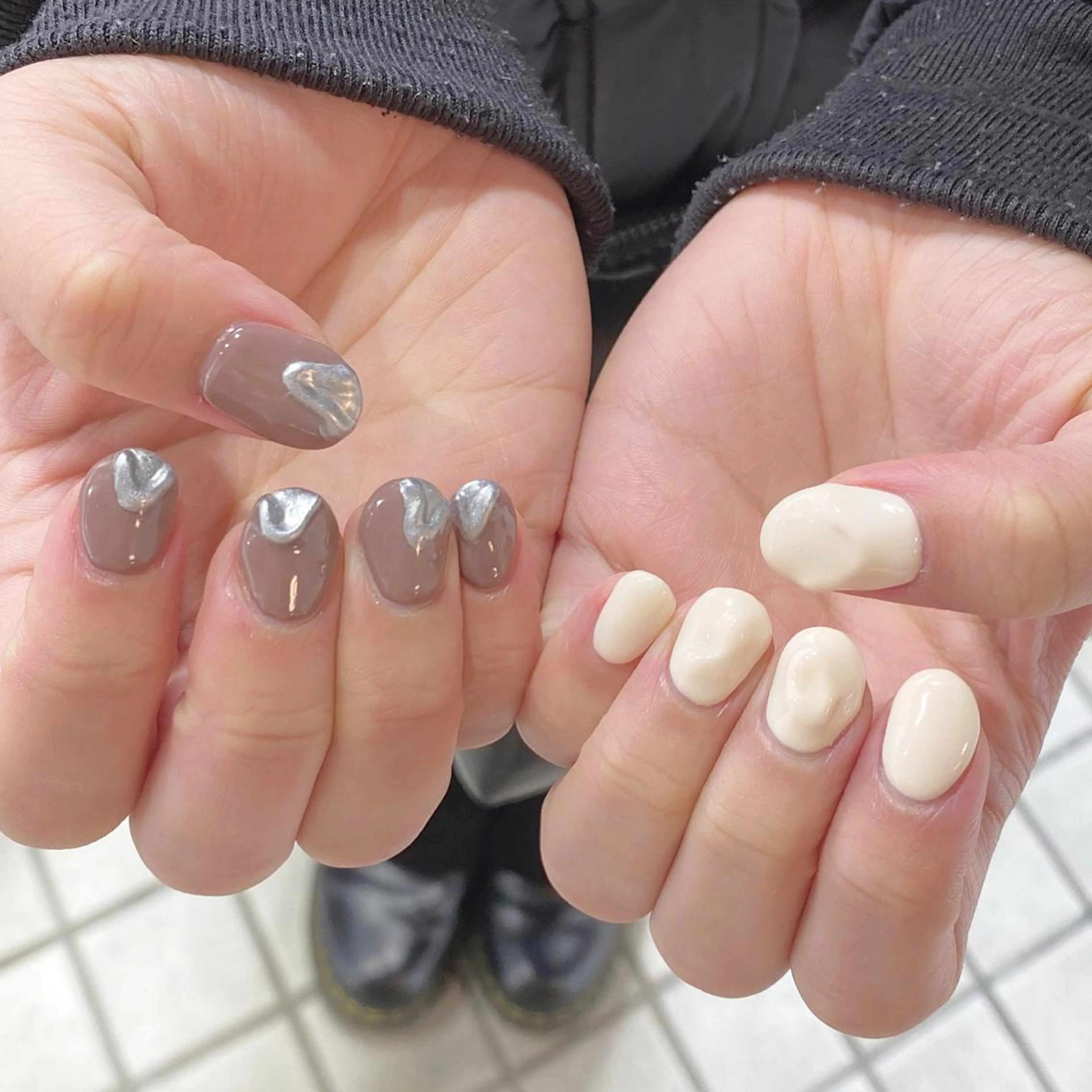 ネイル ブラウン ホワイト ハンドネイル 似合わせ提案サラ艶♡ 彩華のヘアスタイル